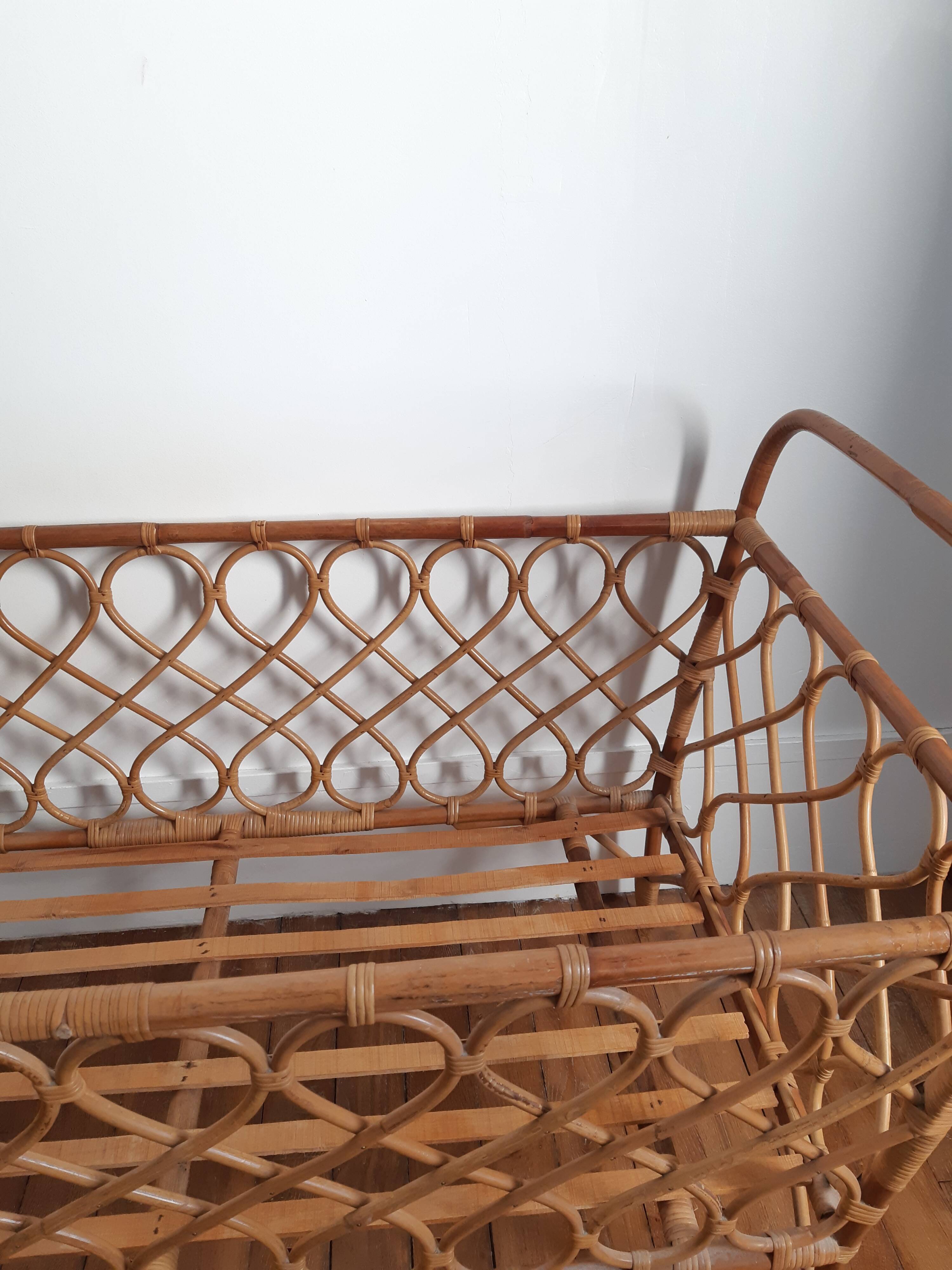 Rattan crib/child