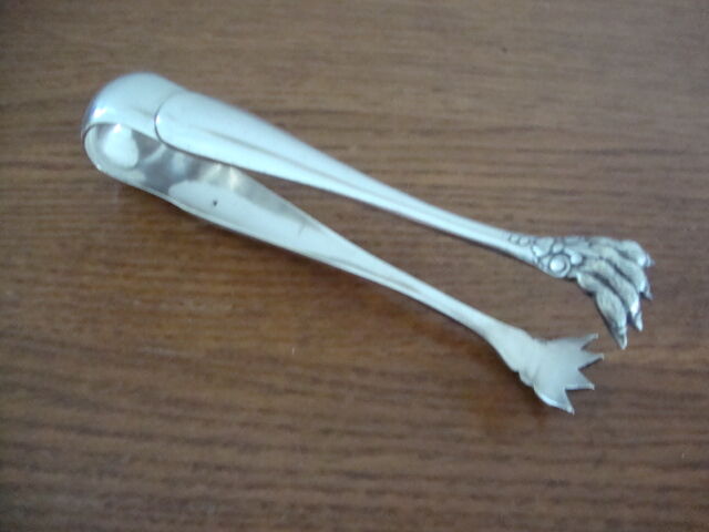 Silver lion's paw sugar clamp (2 punches)
