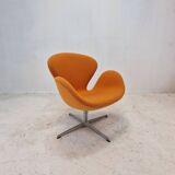 Set of 2 Swan Chairs by Arne Jacobsen and Fritz Hansen