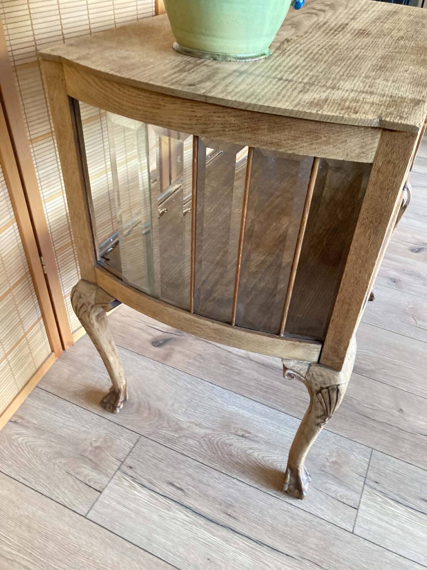 Meuble d'appoint style Louis XV abattant vitré