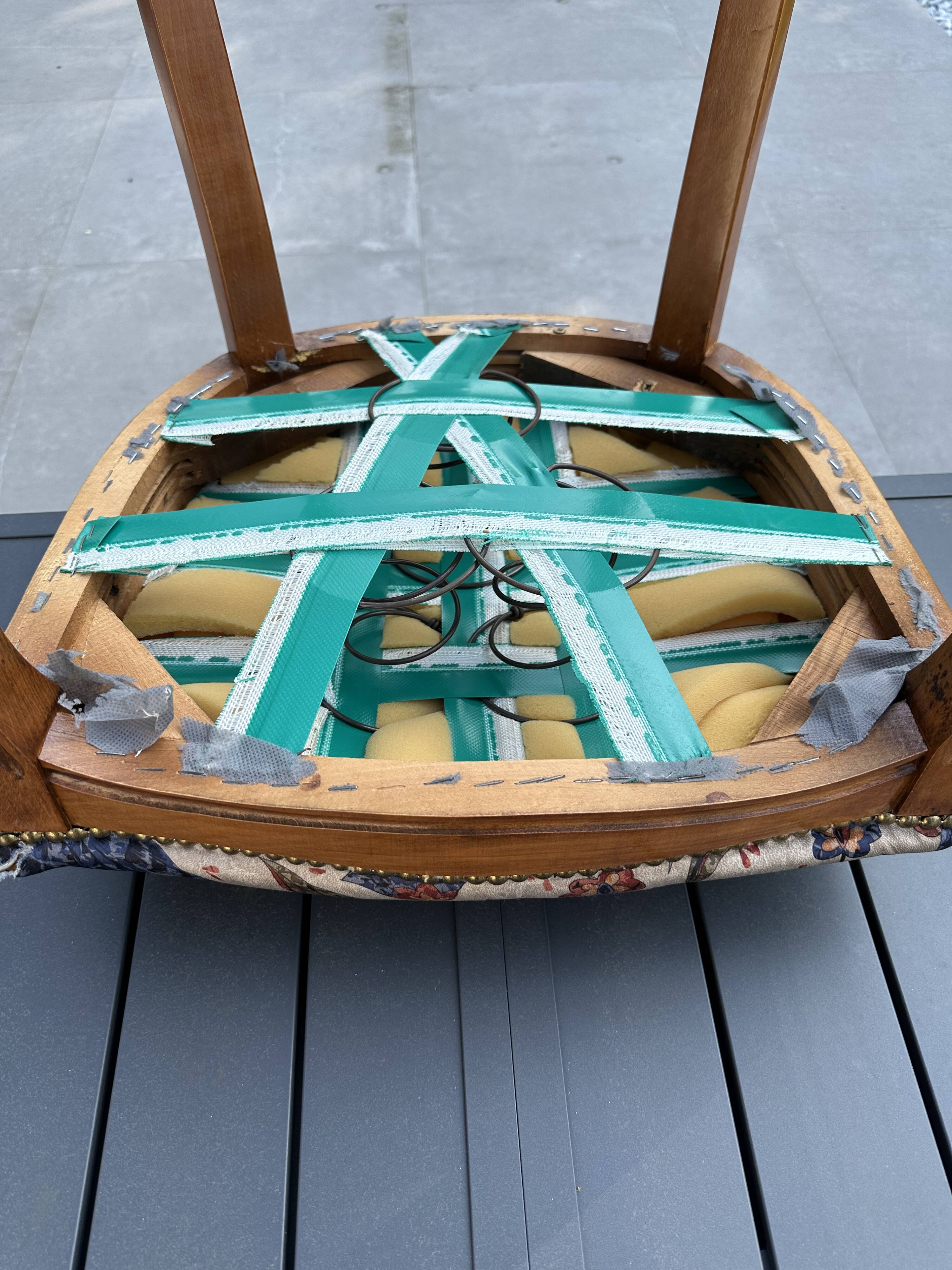 Quatre chaises tapissées