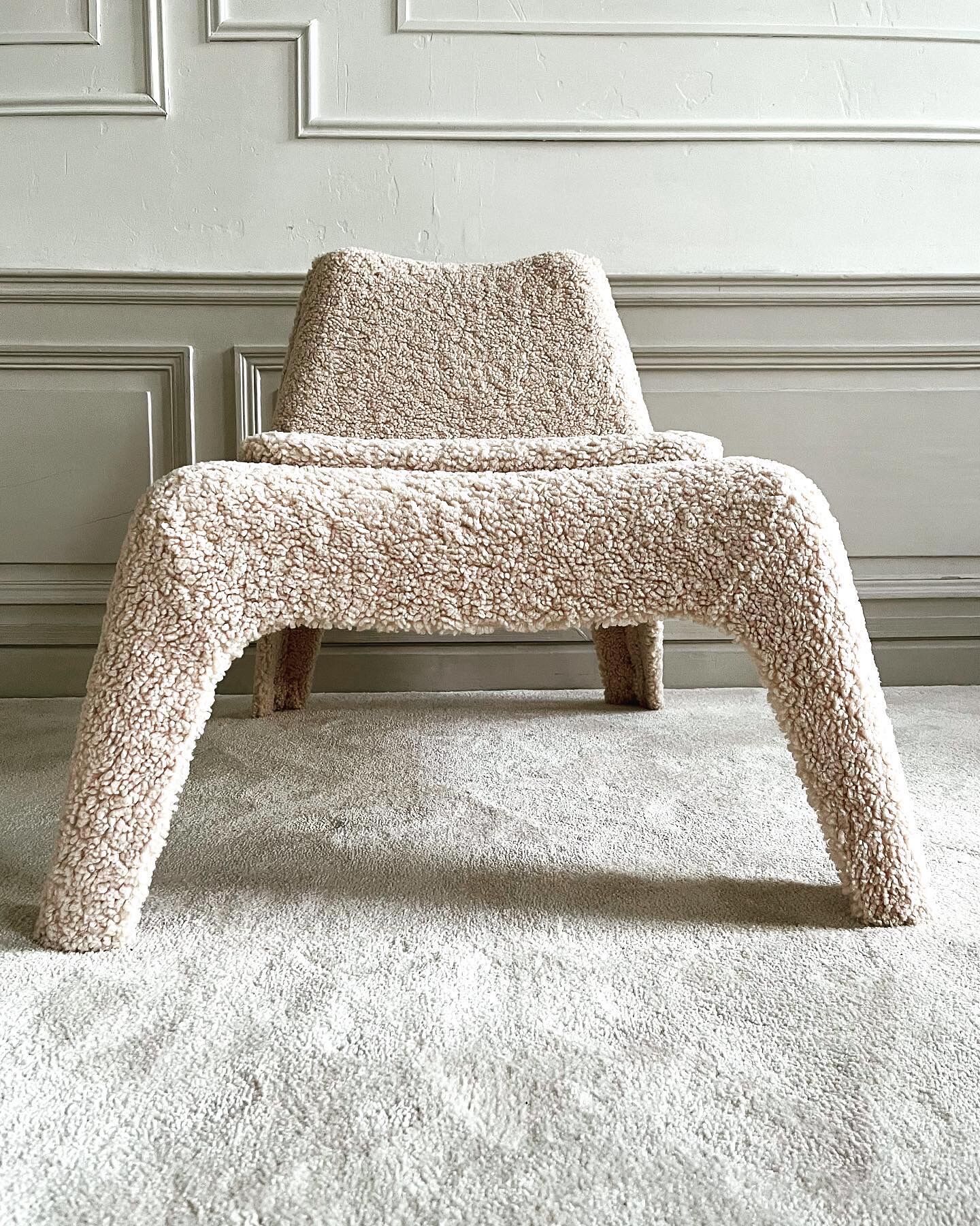 Heated chair in moumoute, sheepskin