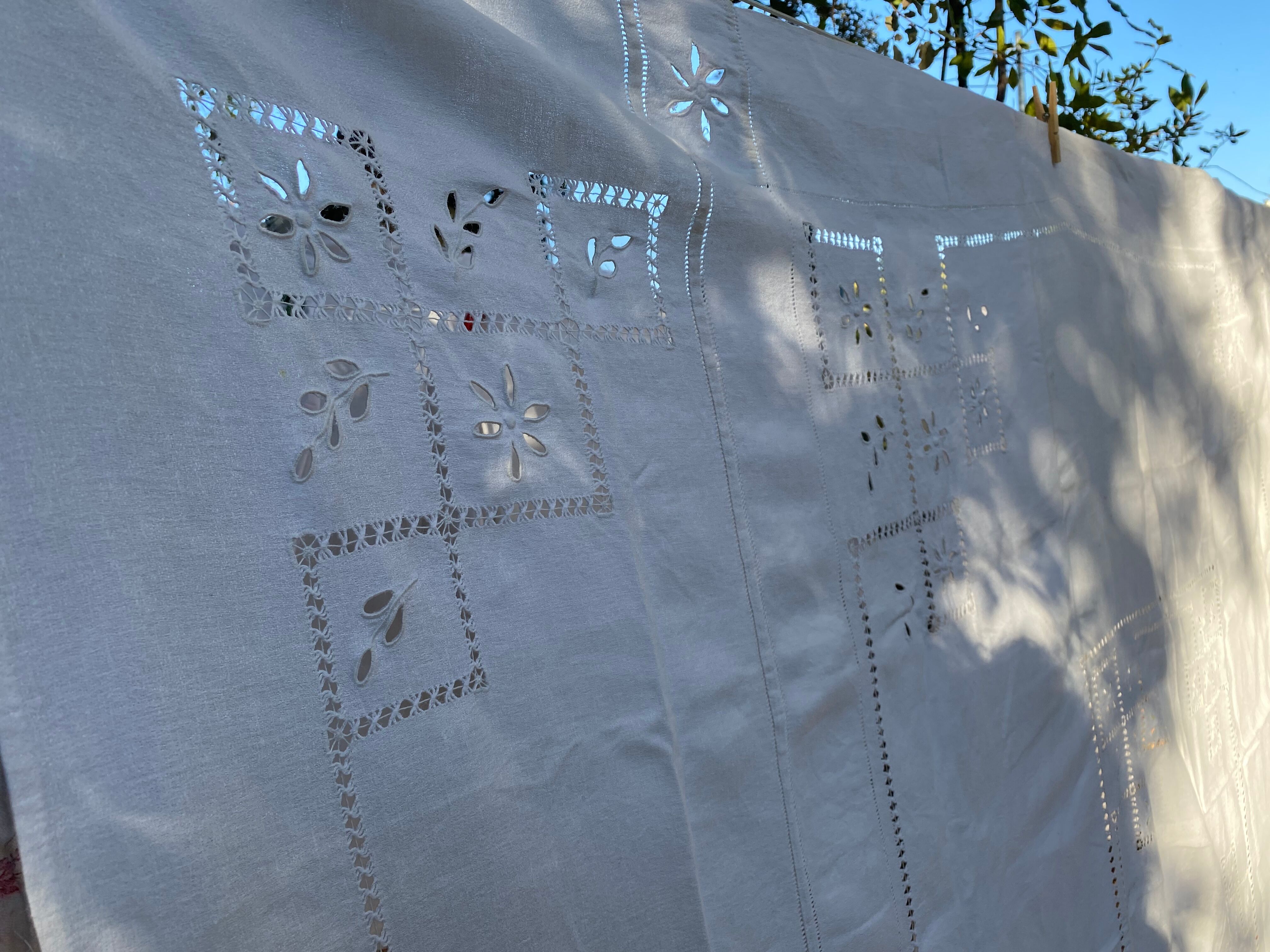 Hand-made linen tablecloth for reception