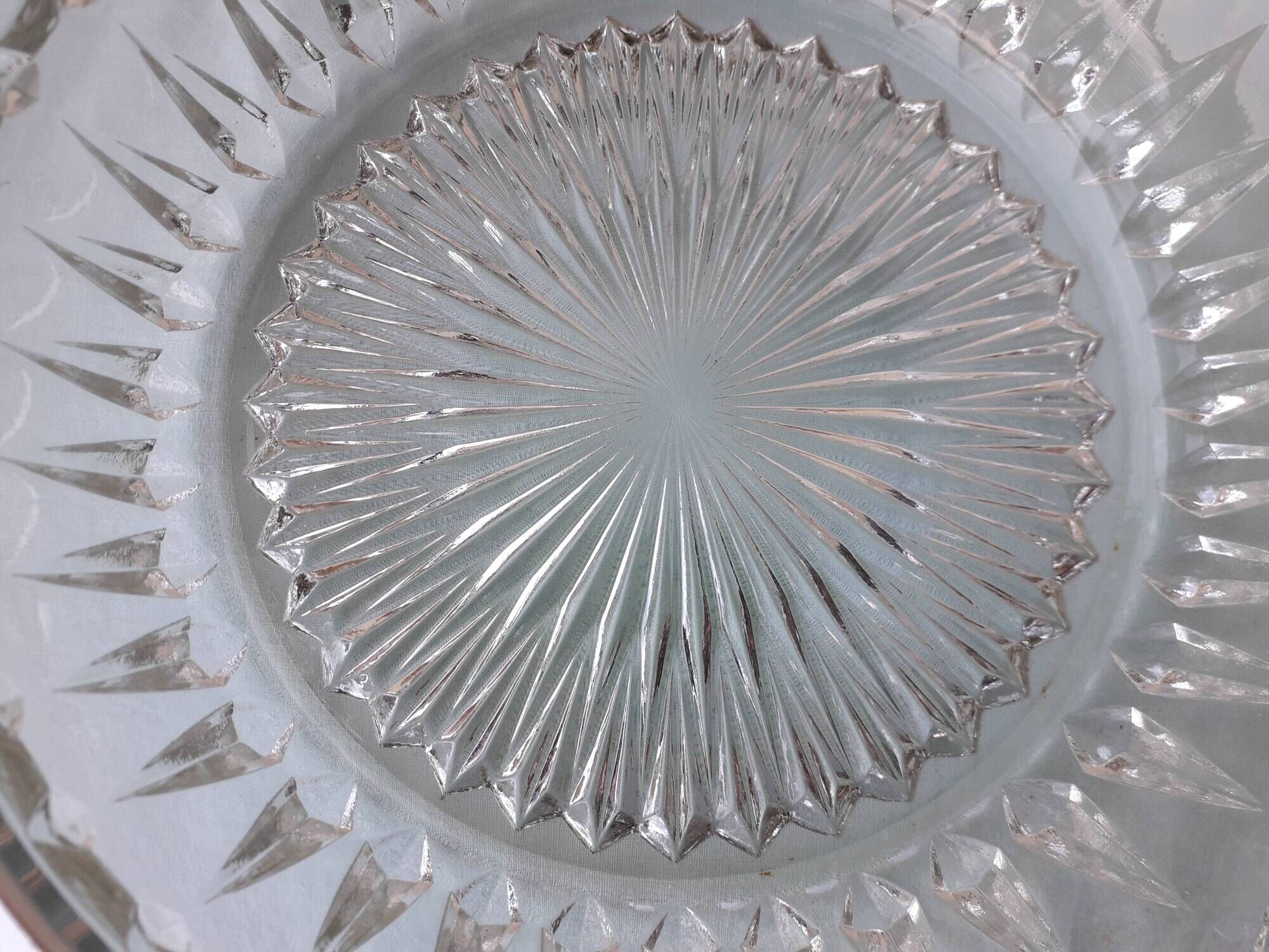 Bowl or glass dish with a metal rim