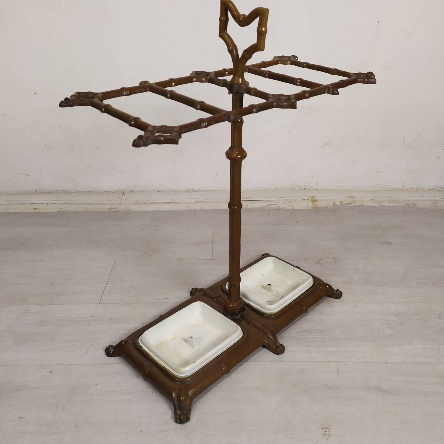 Cast iron umbrella stand