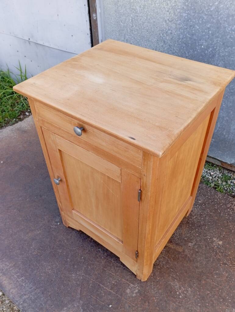 Small Parisian buffet in solid wood