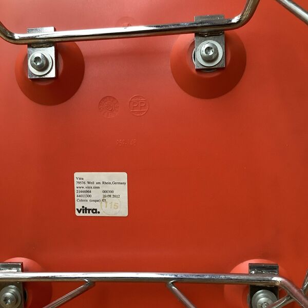 Fauteuil à bascule de charles Eames par Vitra