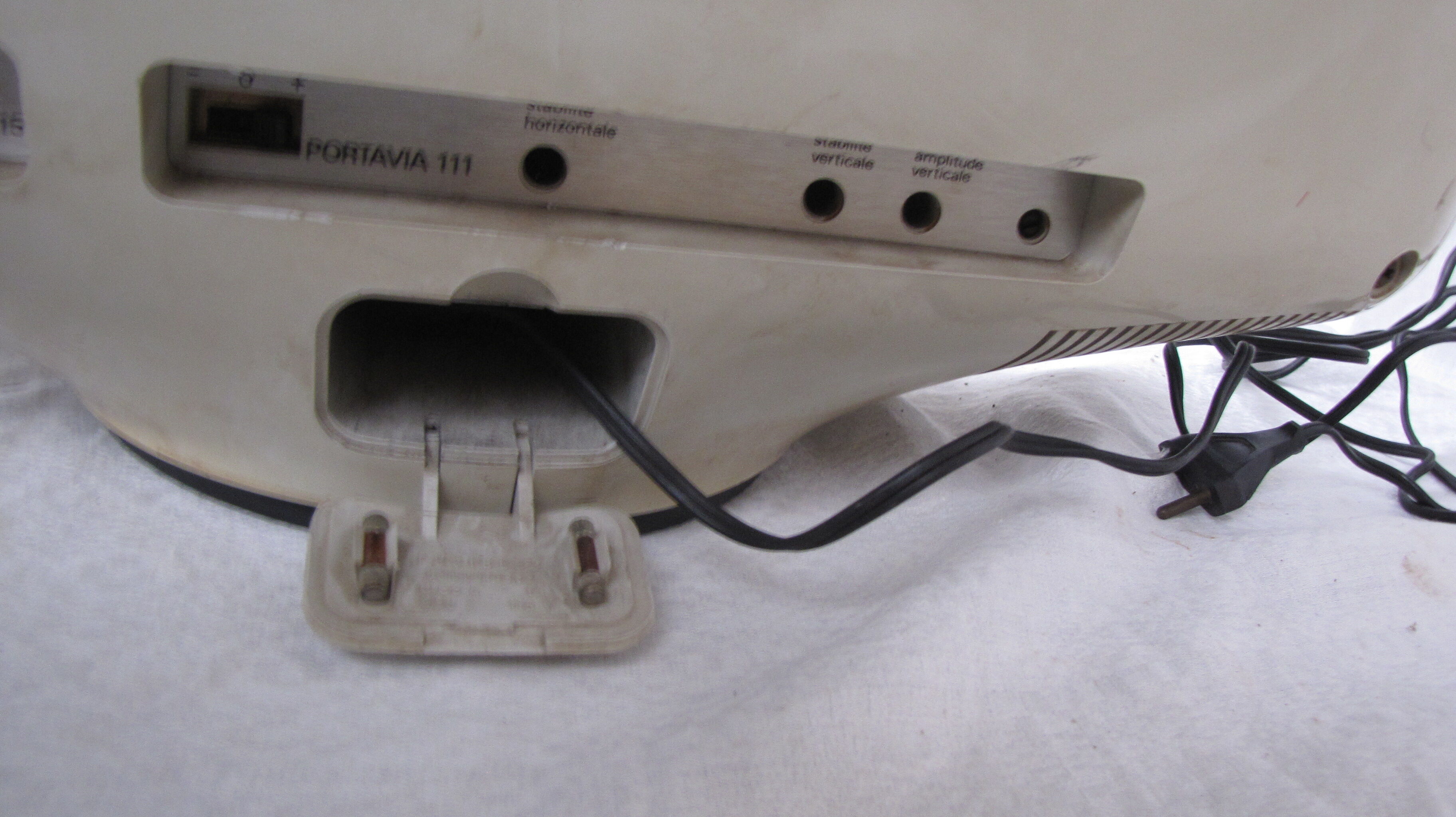 Teleavia P 111 Television