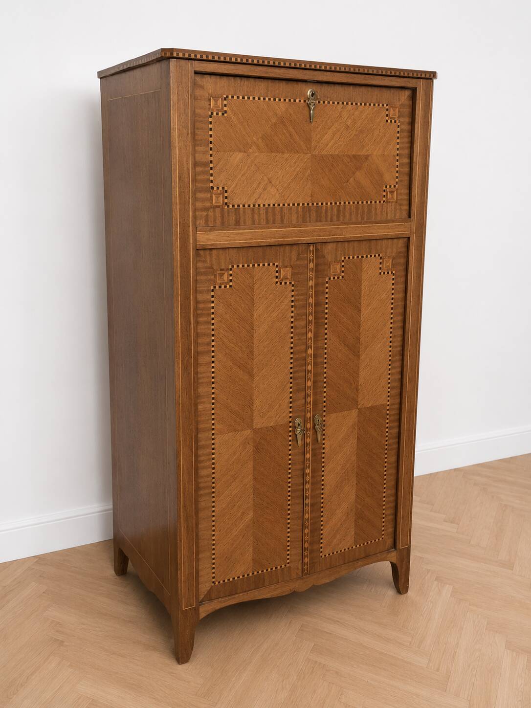 Art Deco bar furniture