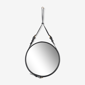 Miroir rond en cuir noir et laiton de Jacques Adnet, édition contemporaine Gubi