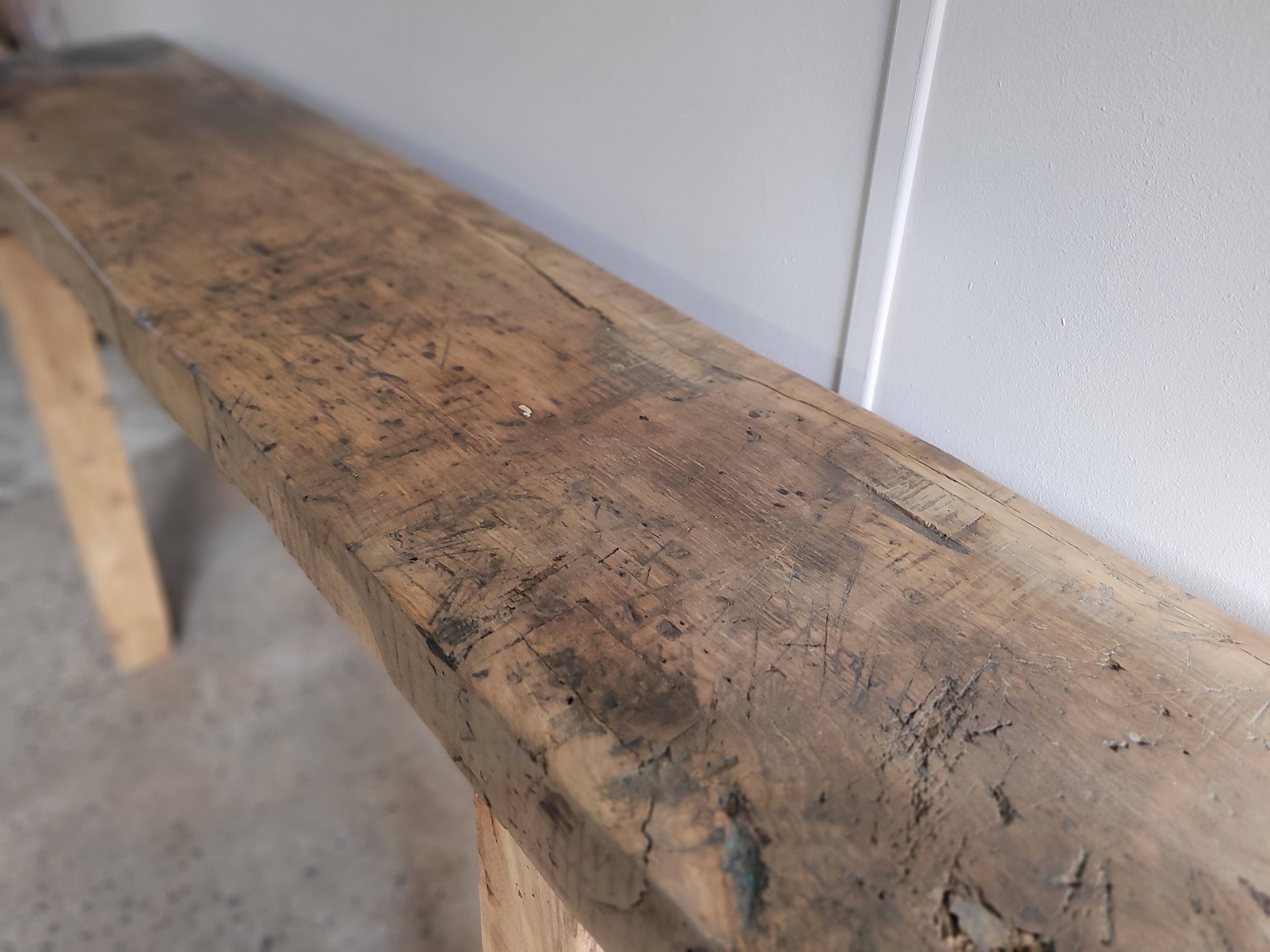 Artisanal workshop in solid wood