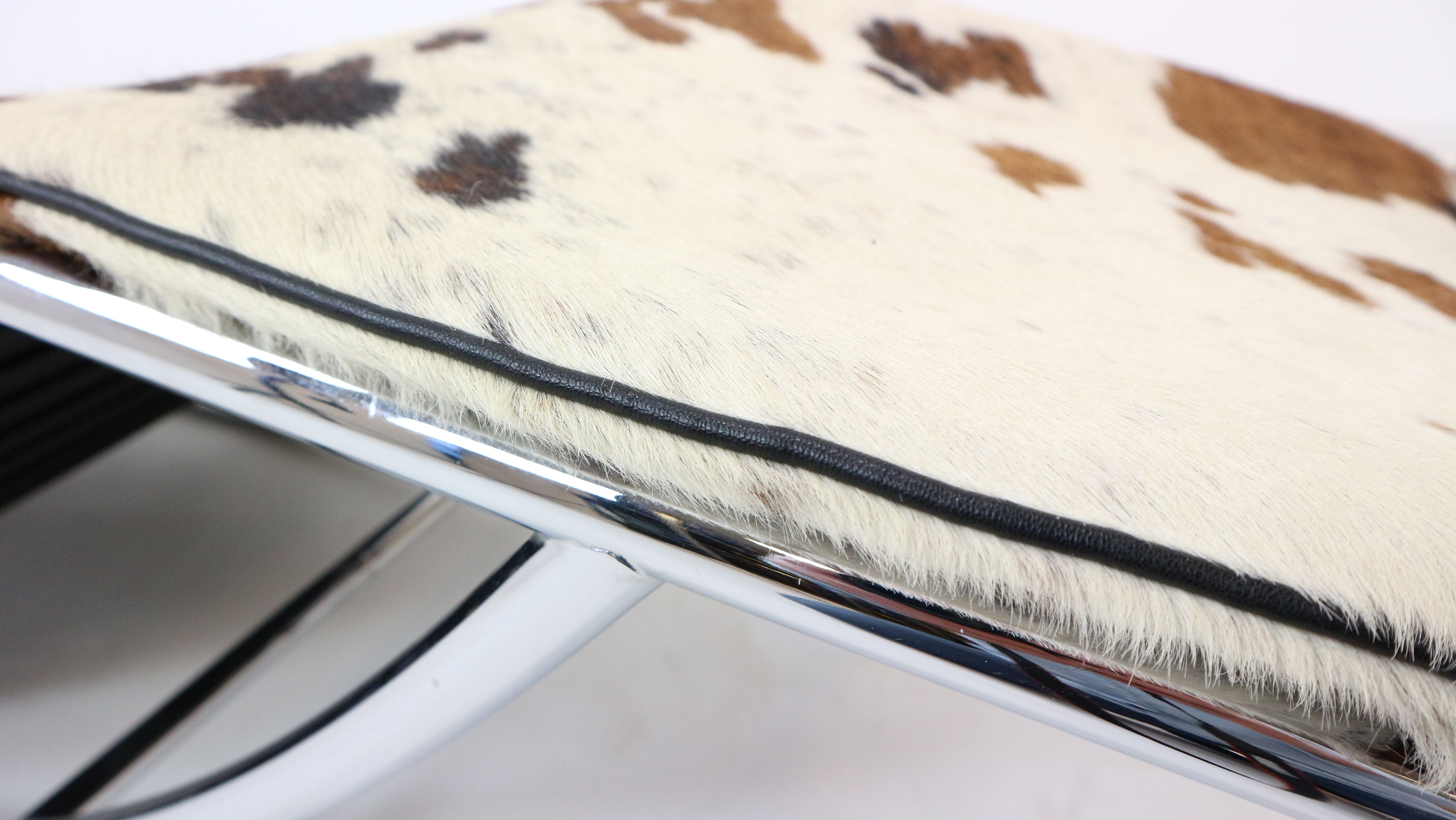 Chair long "LC4" Le Corbusier, Cassina Edition, Ponyskin.