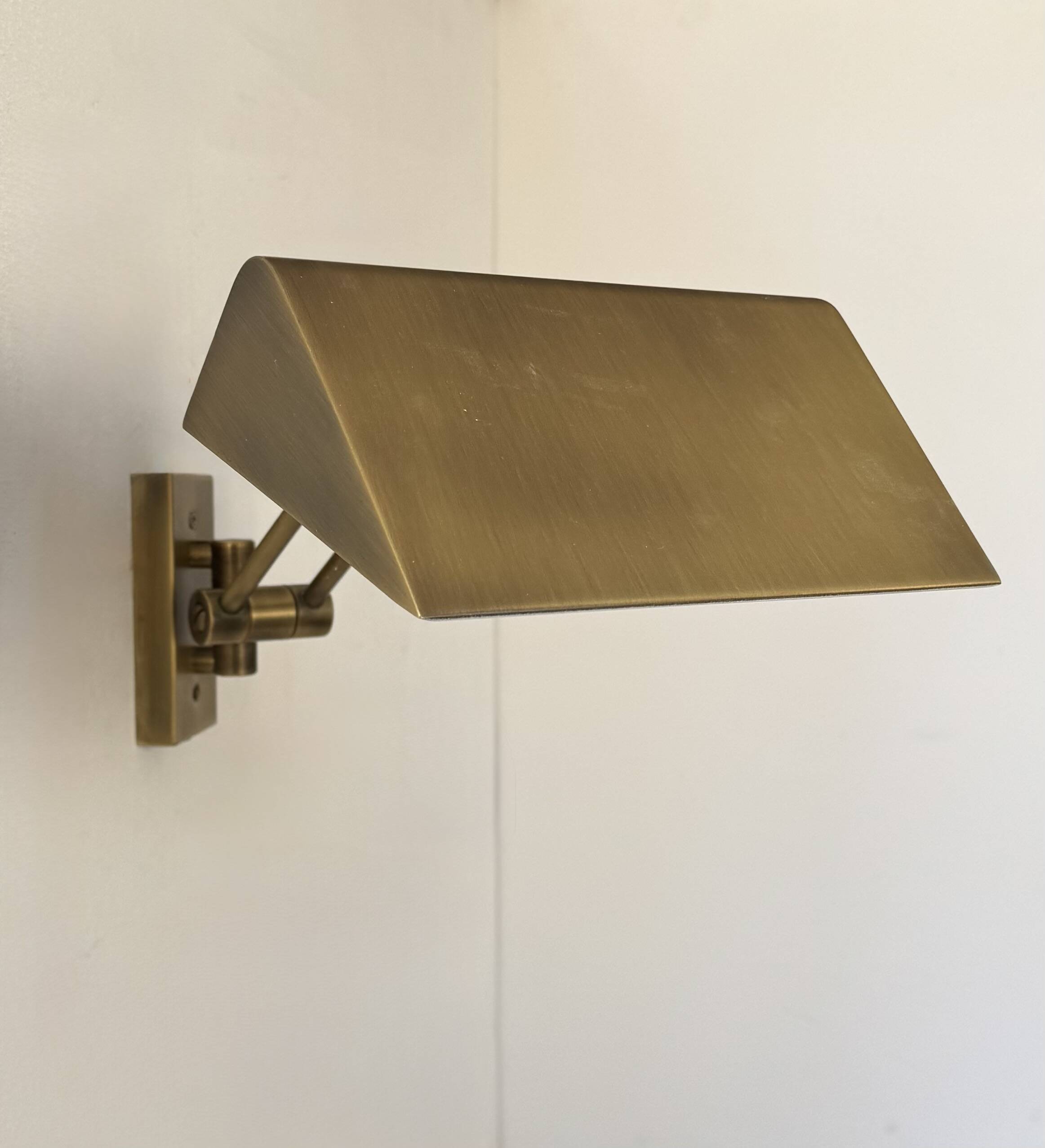 Applique vintage orientable, laiton brossé, France, 1970