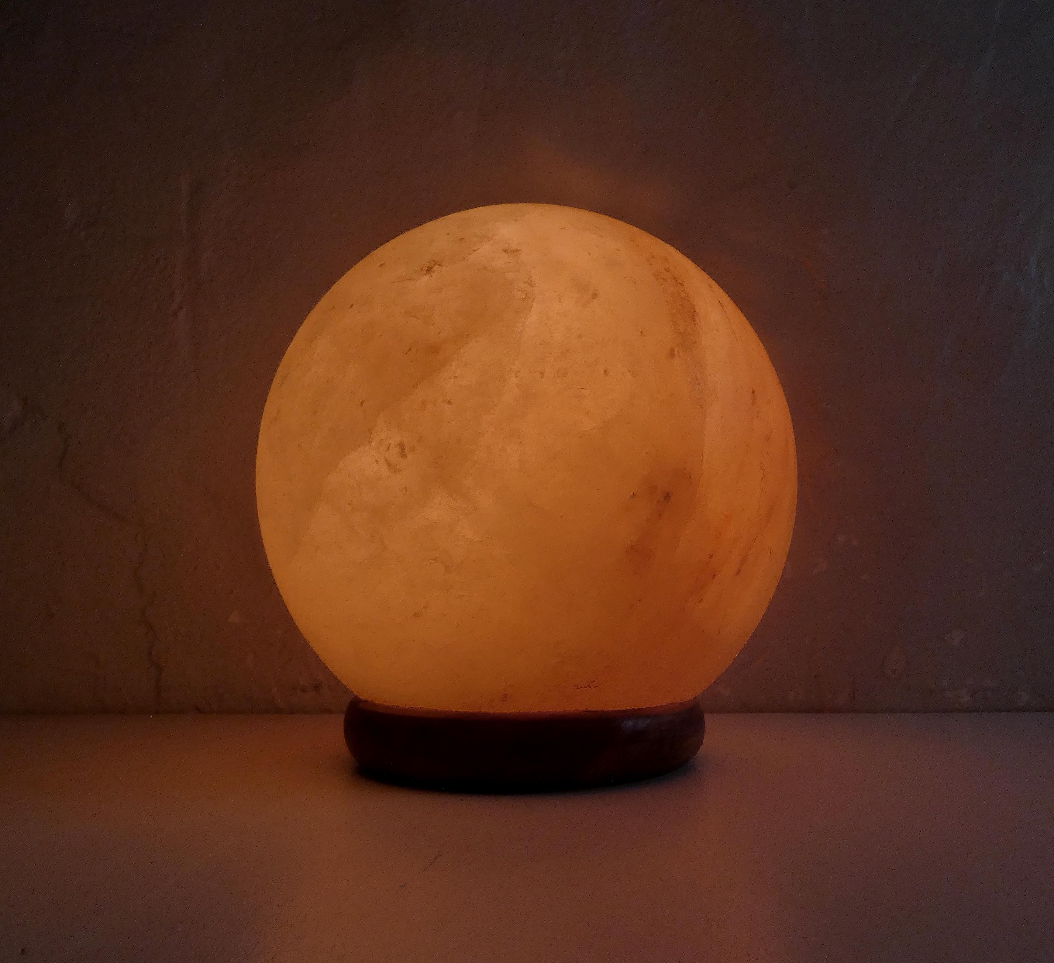 Salt crystal lamp