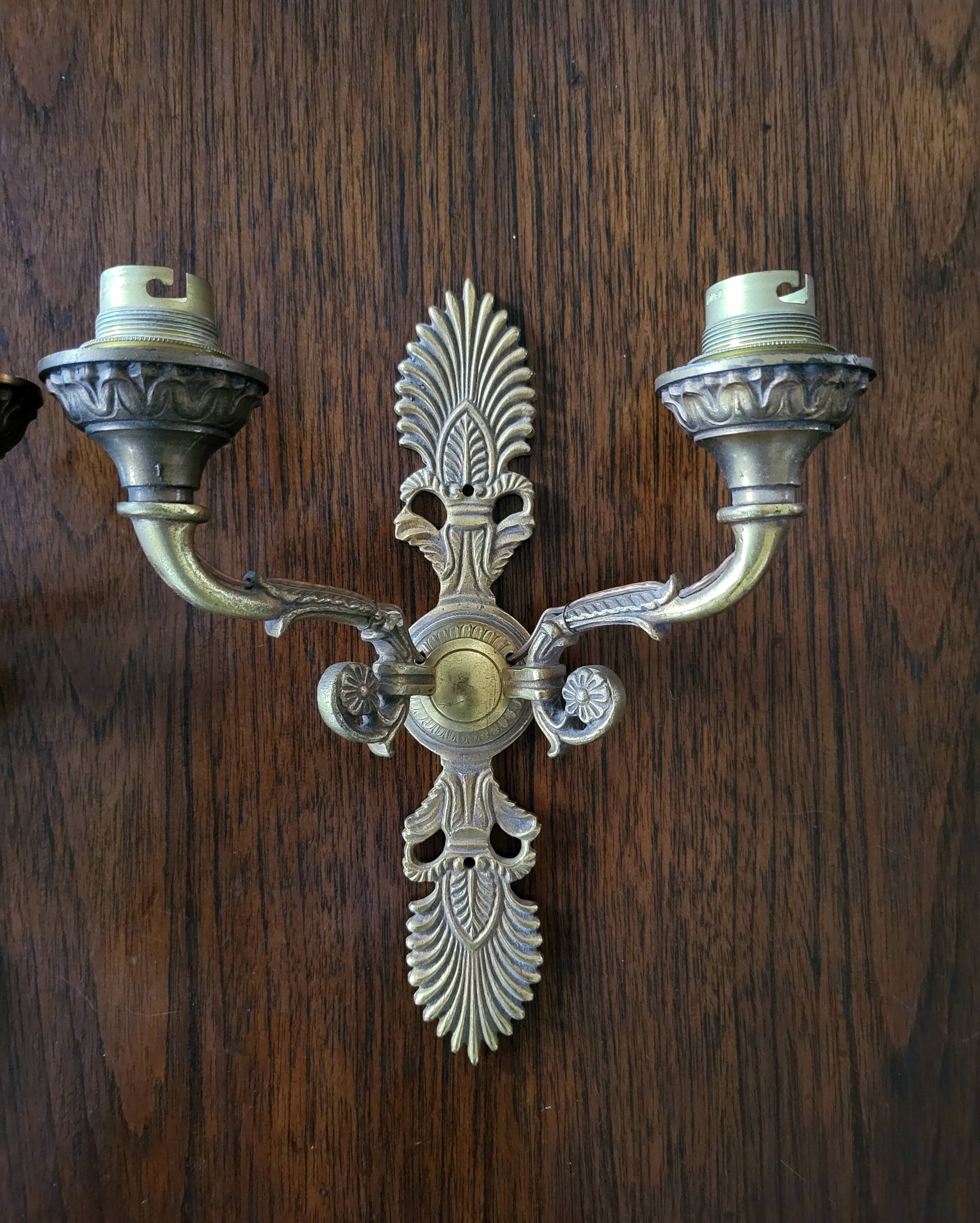 Paire d'appliques en bronze ciselé décor de palmettes