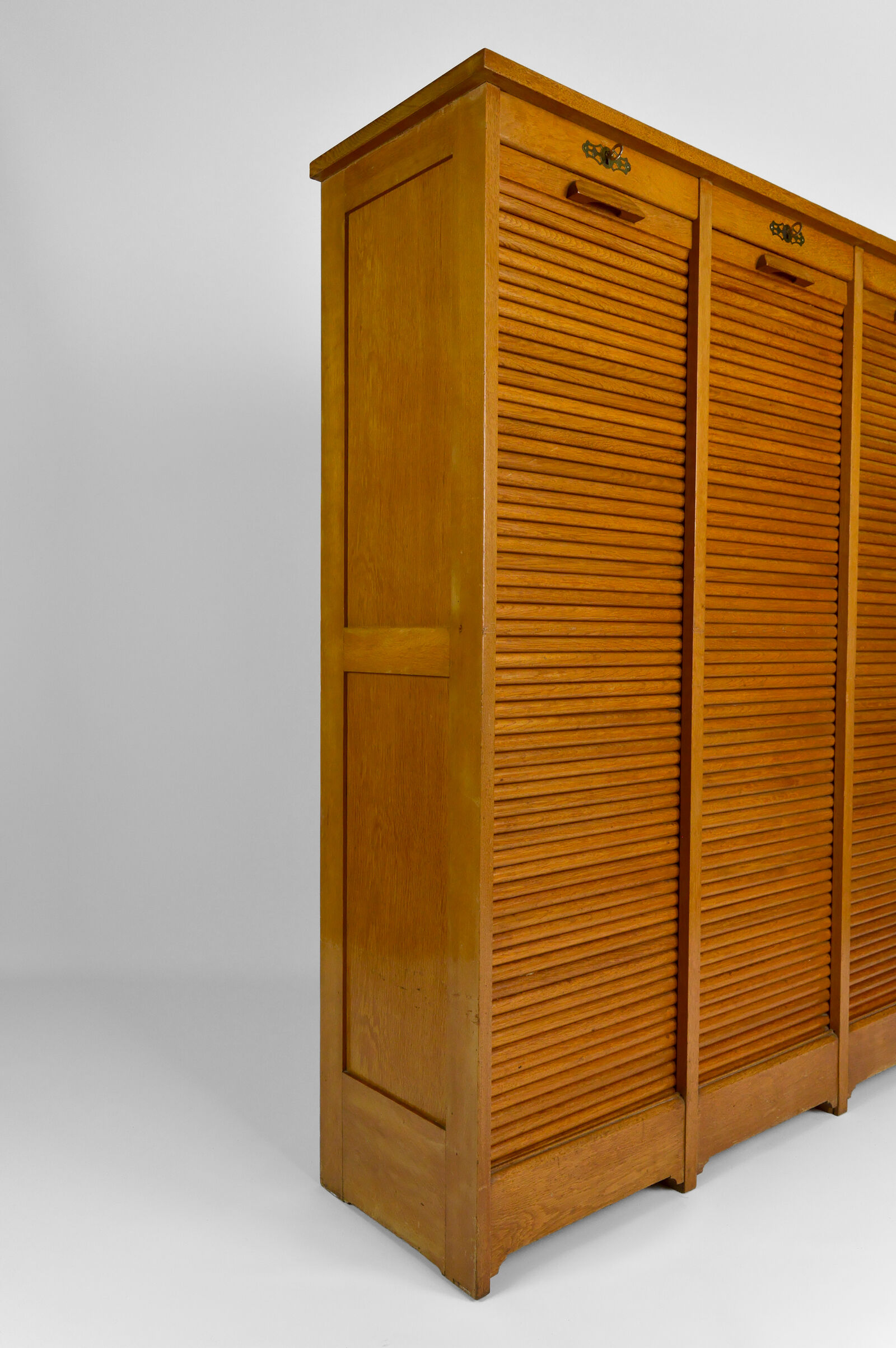 Large notary furniture with curtains by G.M. Radia, circa 1920