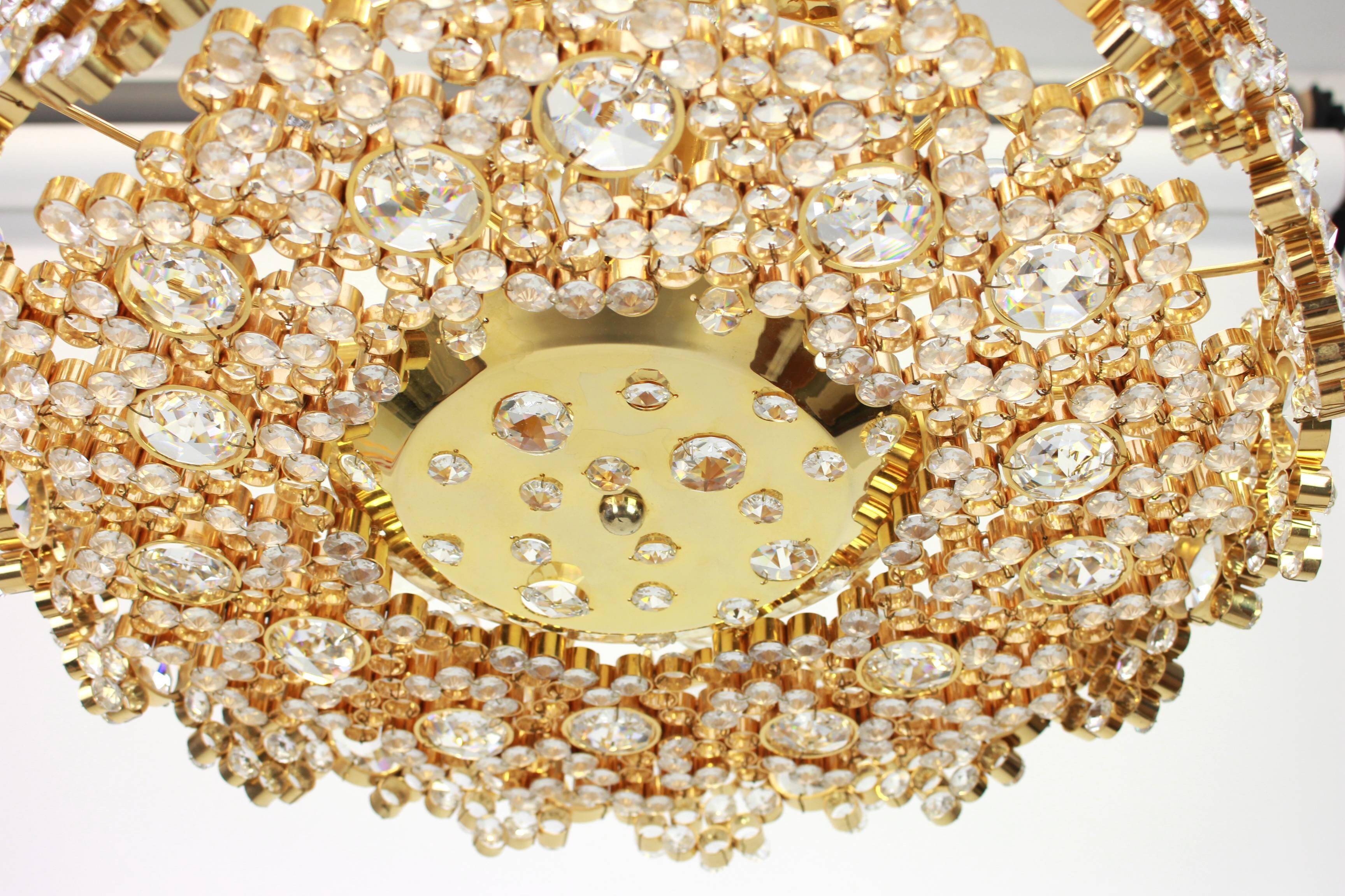 Lustre en laiton doré et verre cristal incrusté par Palwa, Allemagne, années 1970