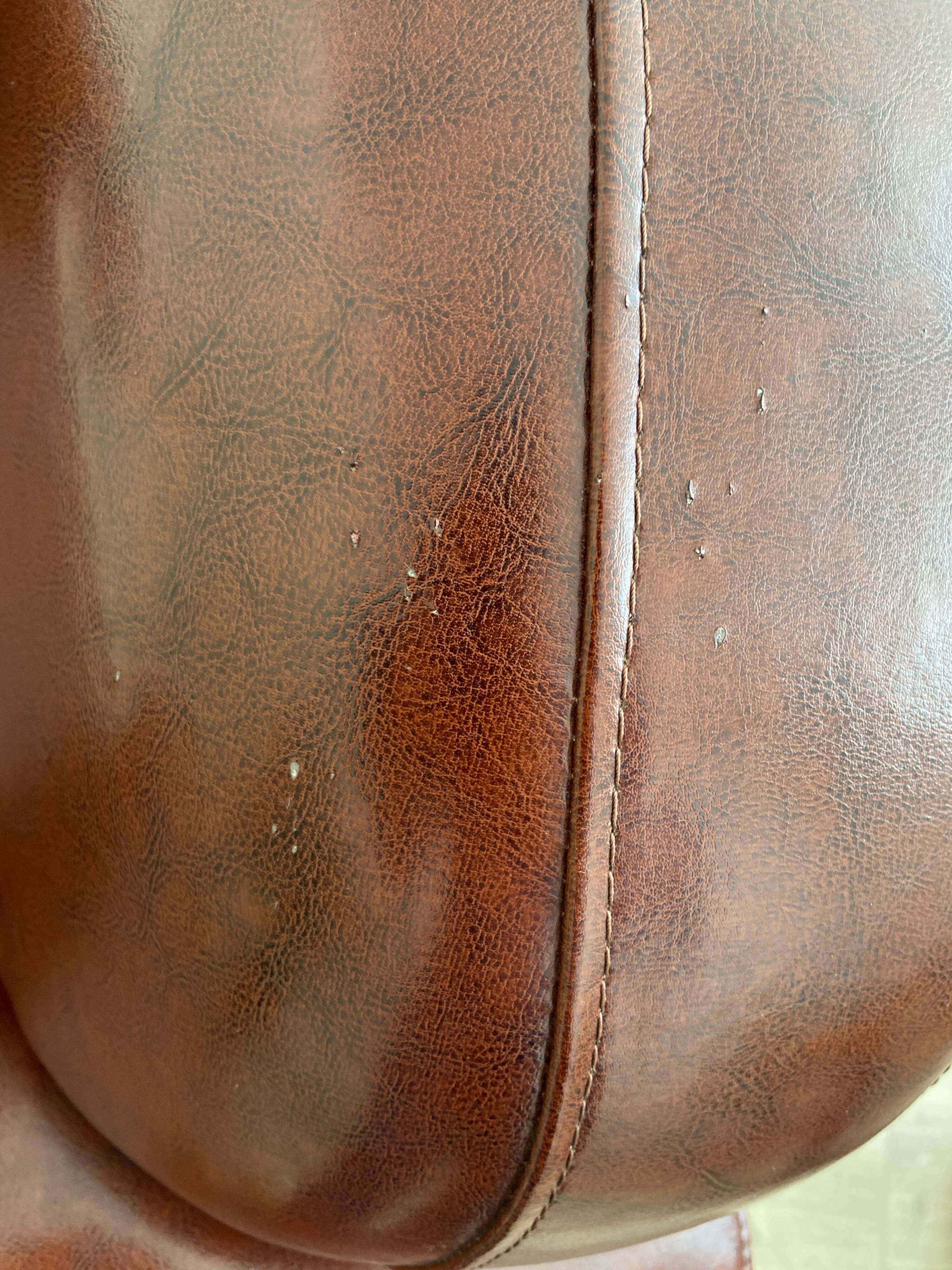 Enzo Fratelli Leather Club Lounge