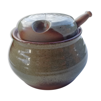 Stoneware pot with olives or pickles