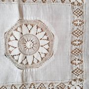 Nappe brodée main
