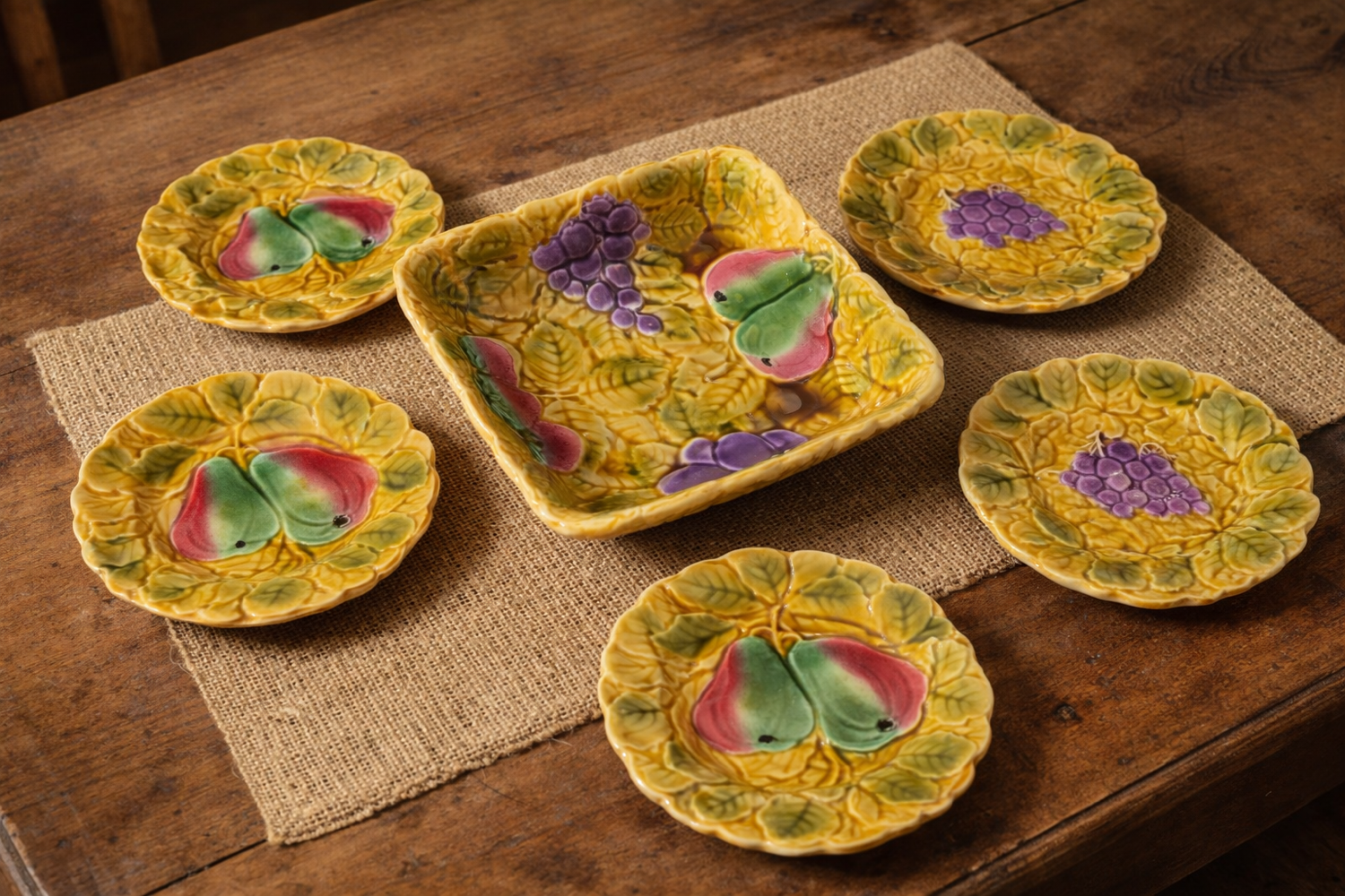 Antique set in Sarreguemines majolica from the 20th century.