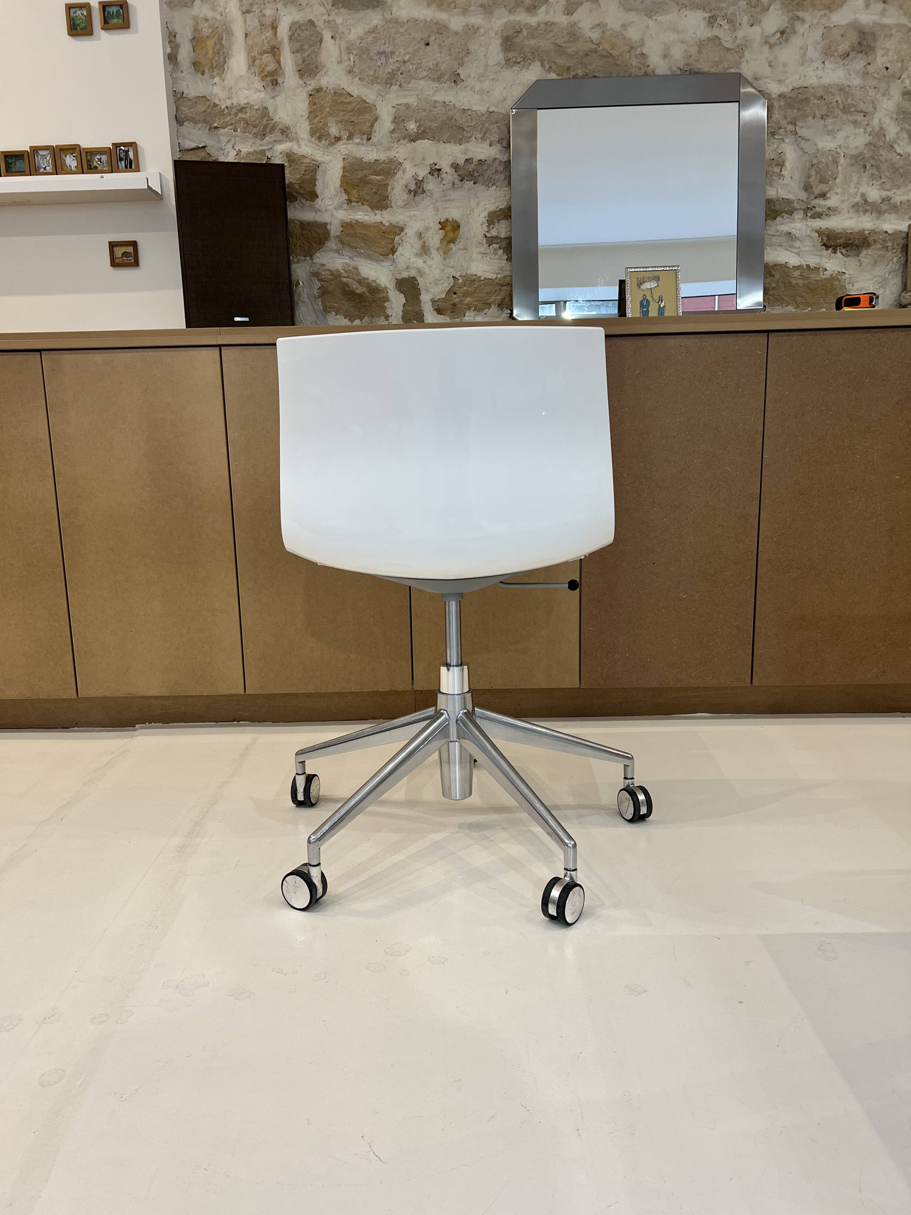 4 Cataifa 46 office chairs by Arper