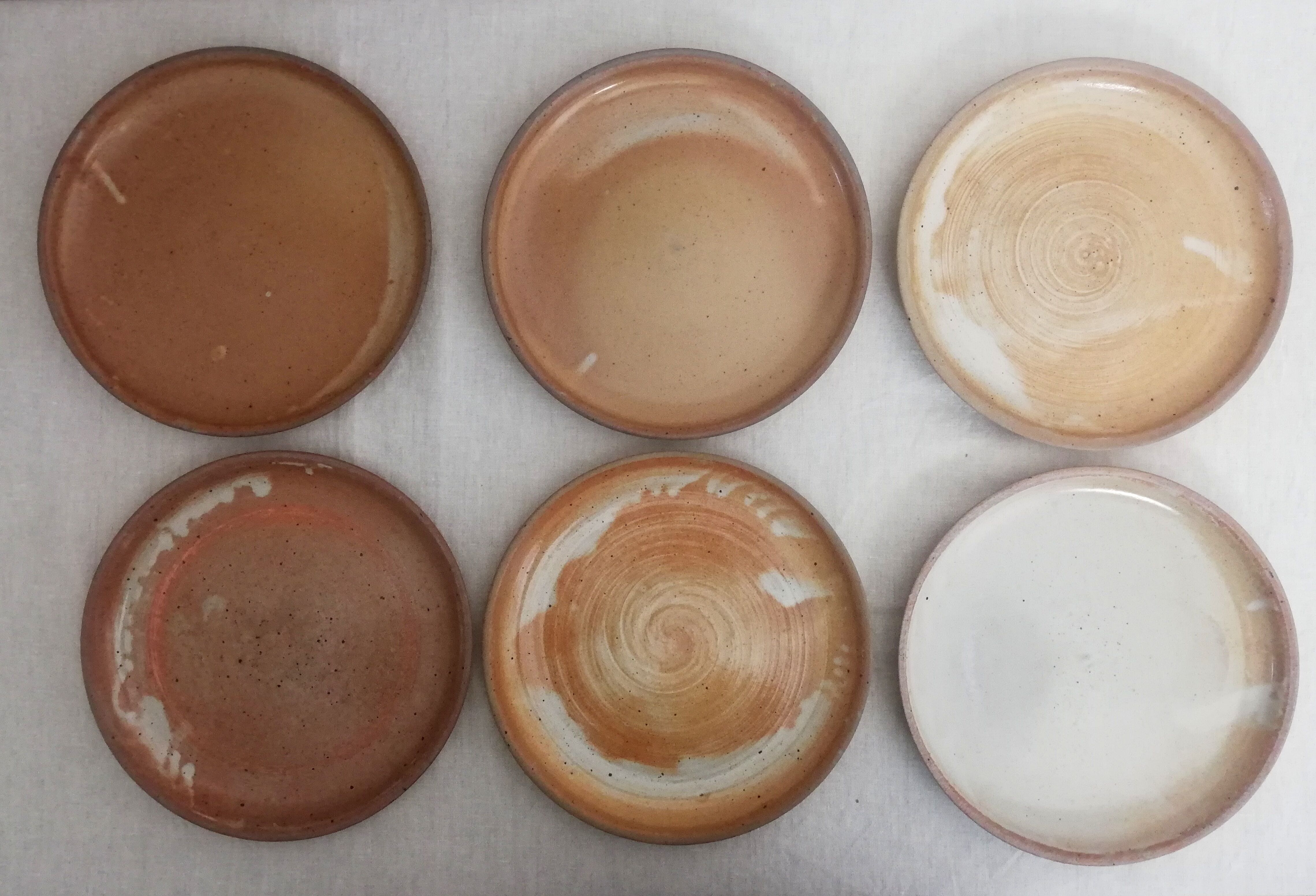 Service 18 flat plates in artisanal stoneware 60s