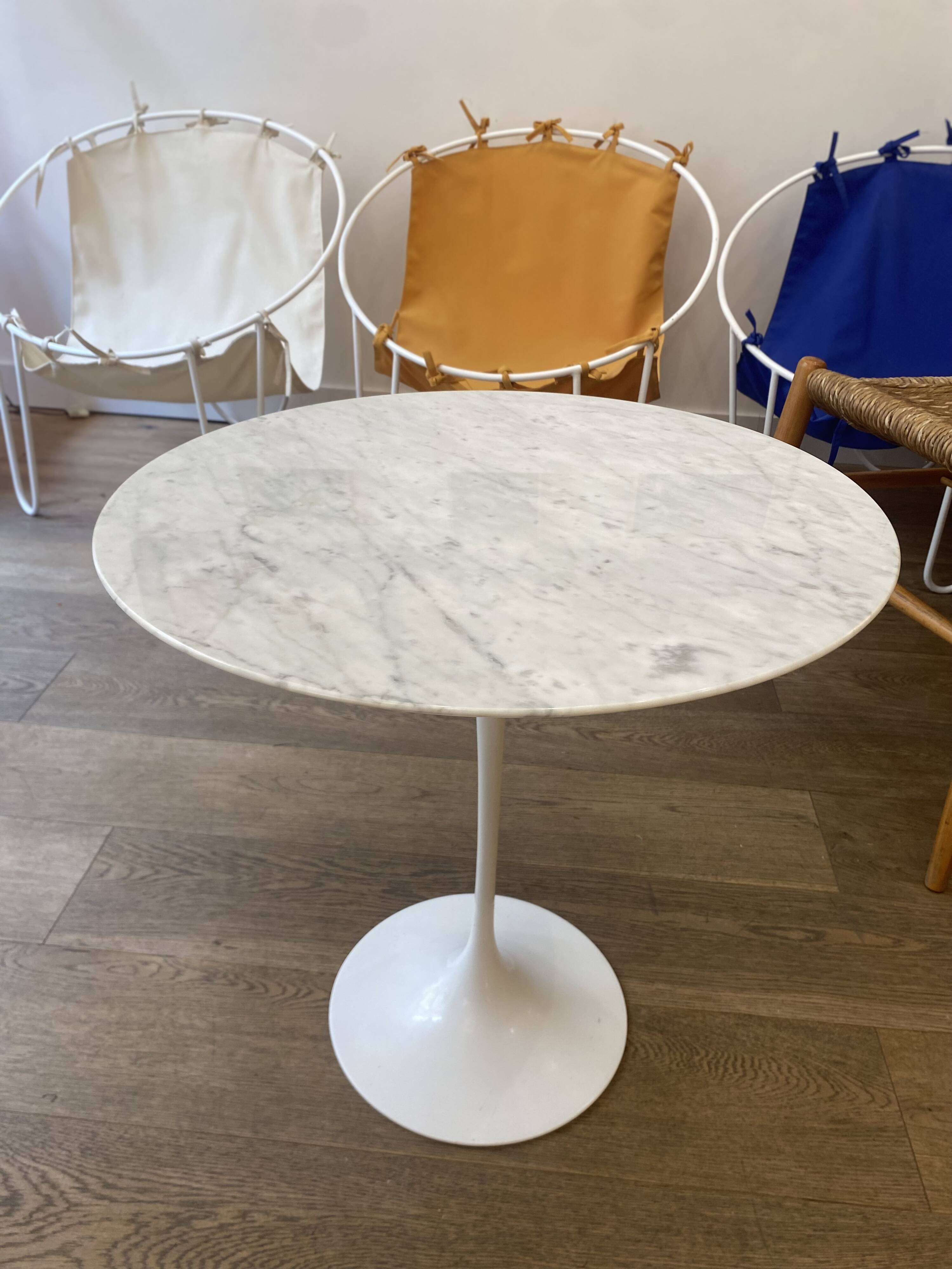 Guéridon « tulipe » - marbre statuarietto - eero saarinen, pour knoll