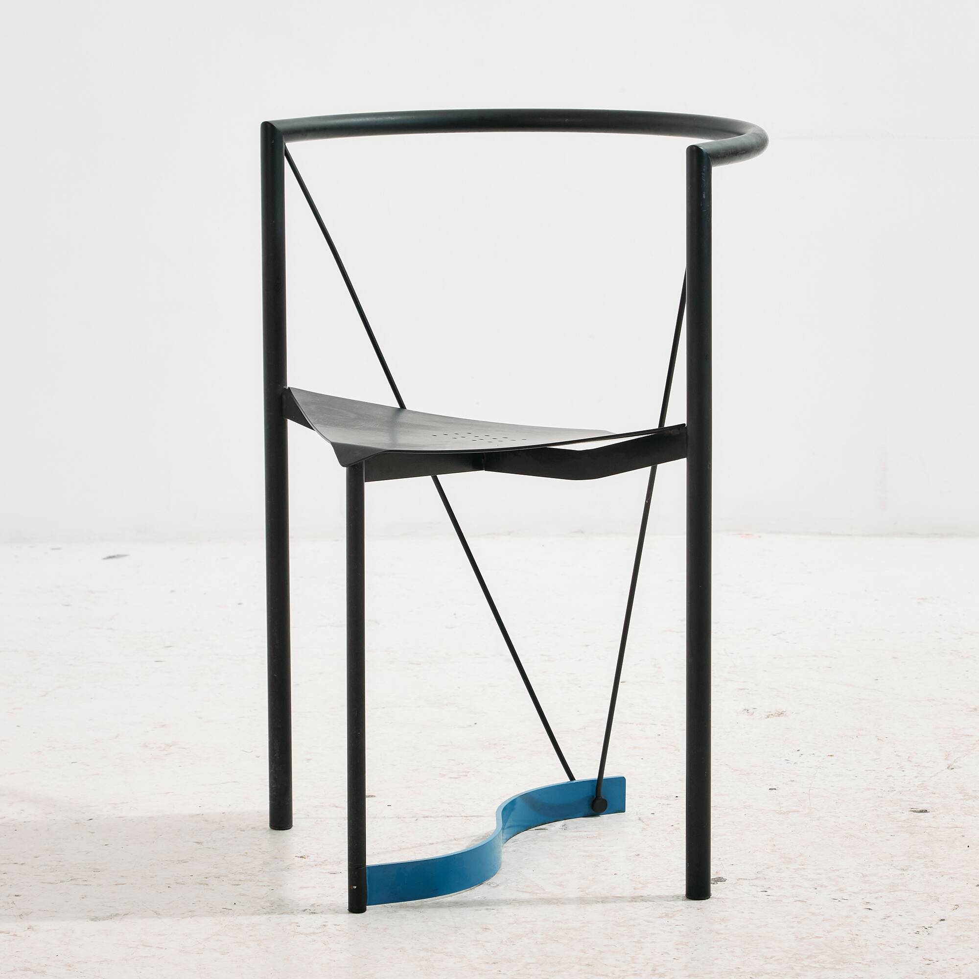 MK10872 Postmodern armchair and table, Set of 2