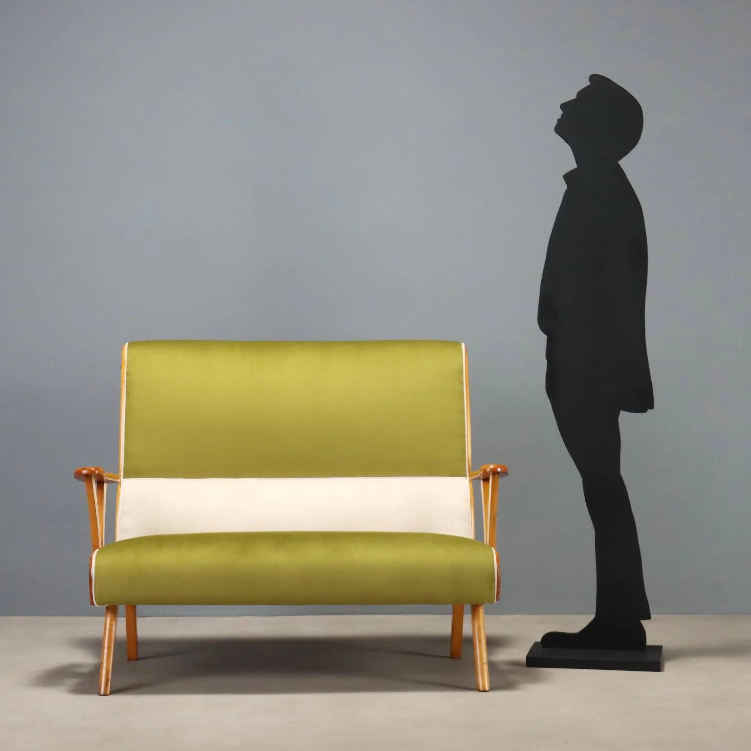 Vintage two-tone velvet and beech wood canapé, Italian design, 1950s.