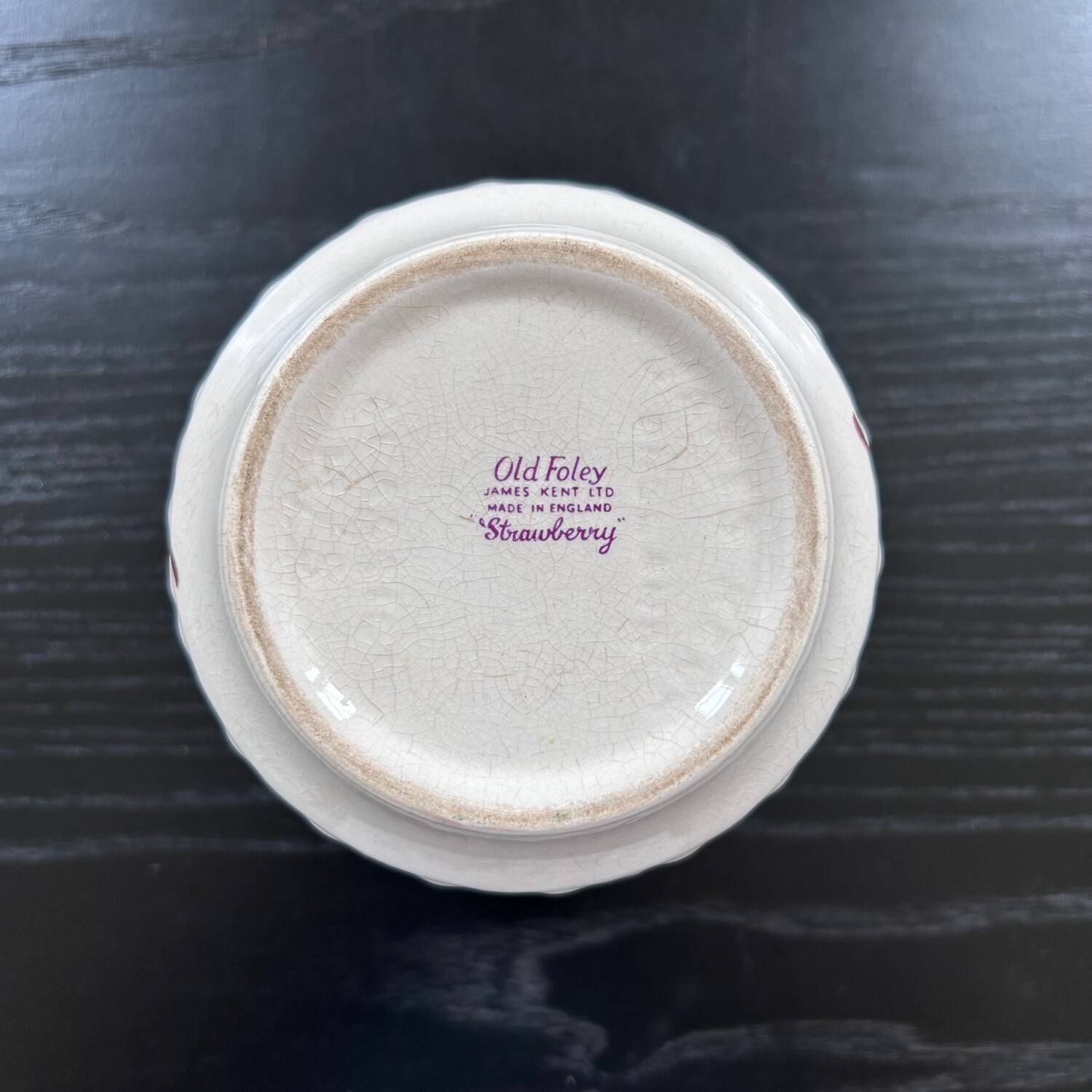 English flowerpot with strawberry decor