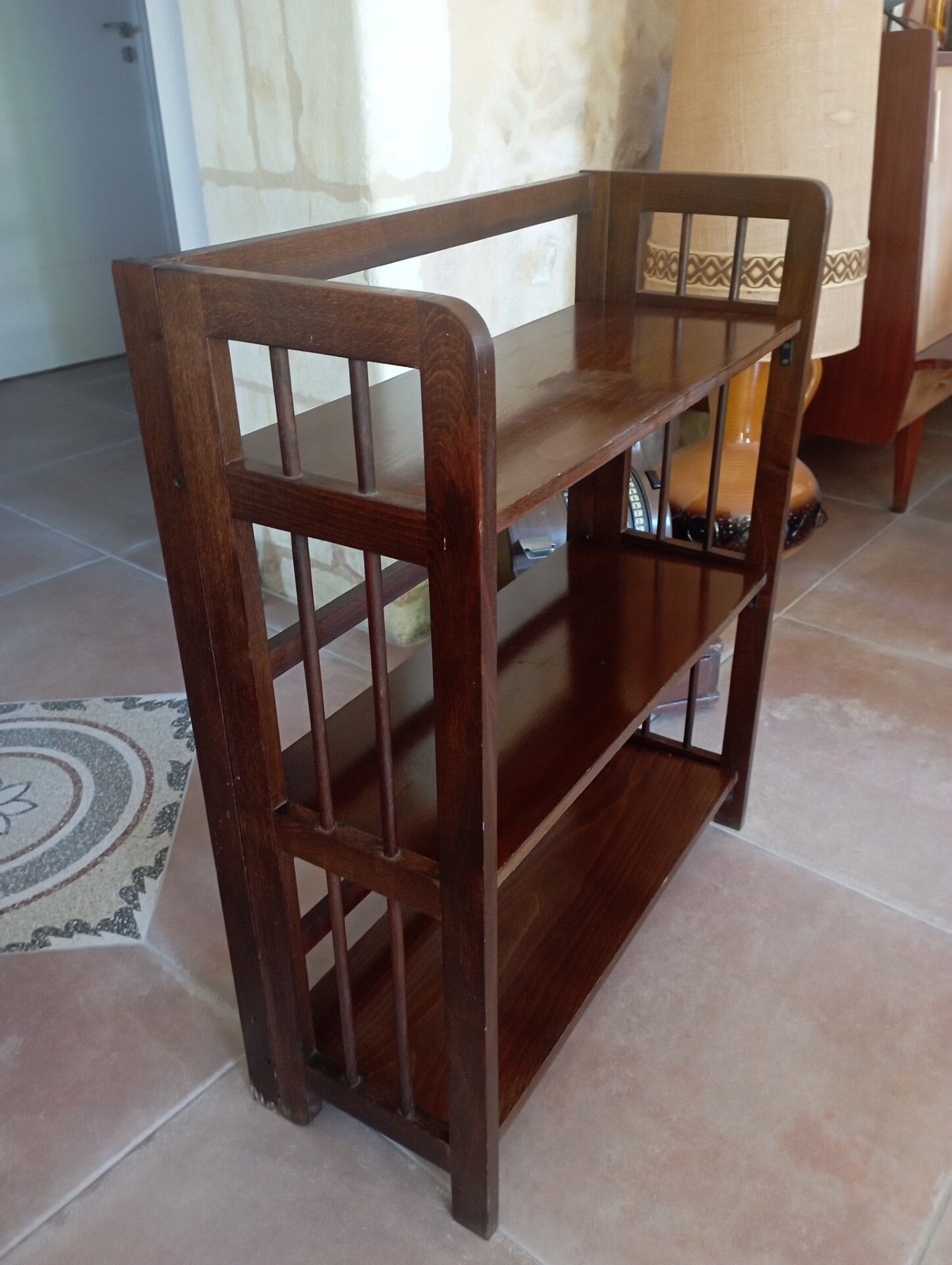 Foldable wooden shelf