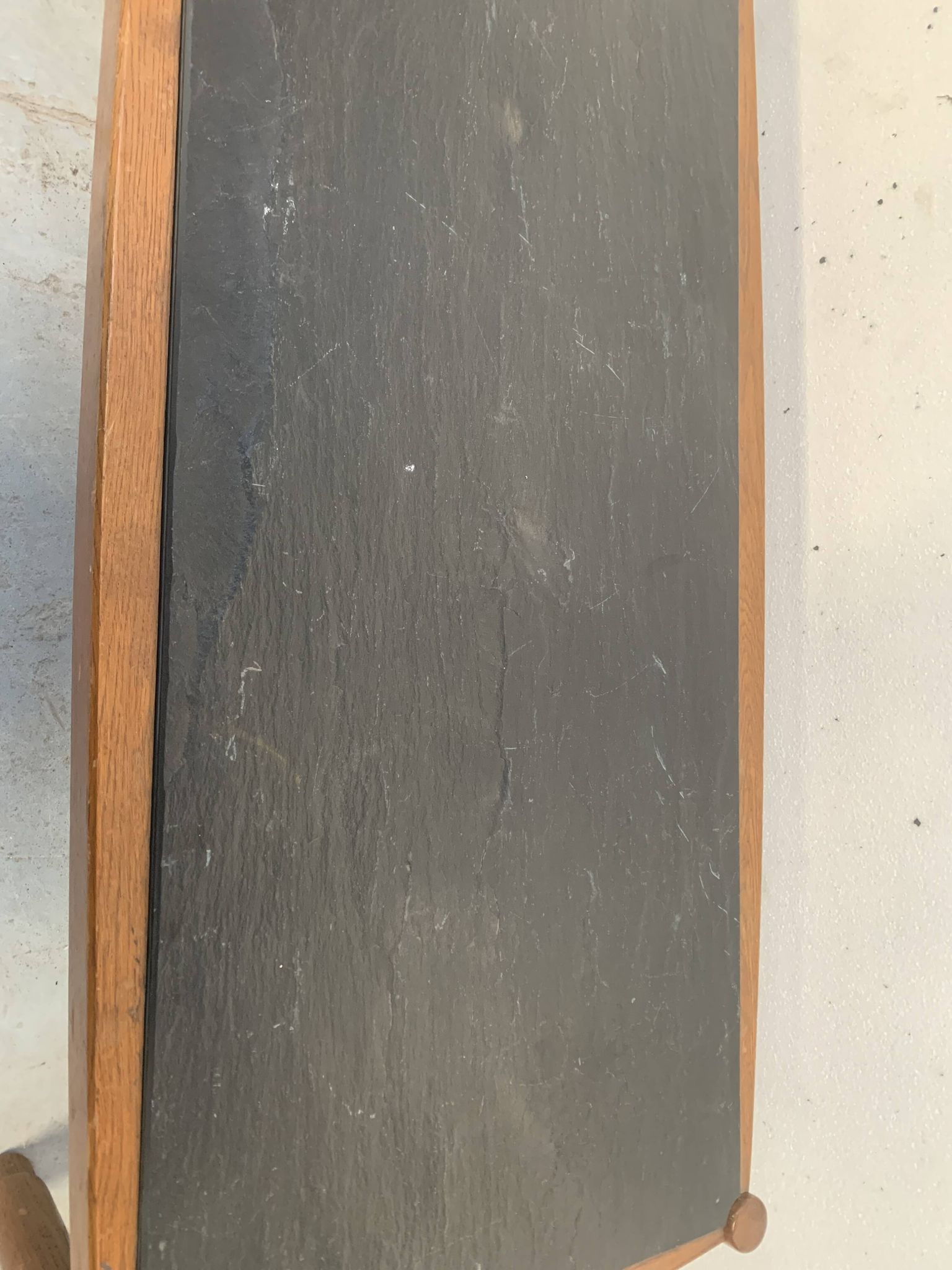 Table de salon en chêne et plateau d'ardoise XX siècle