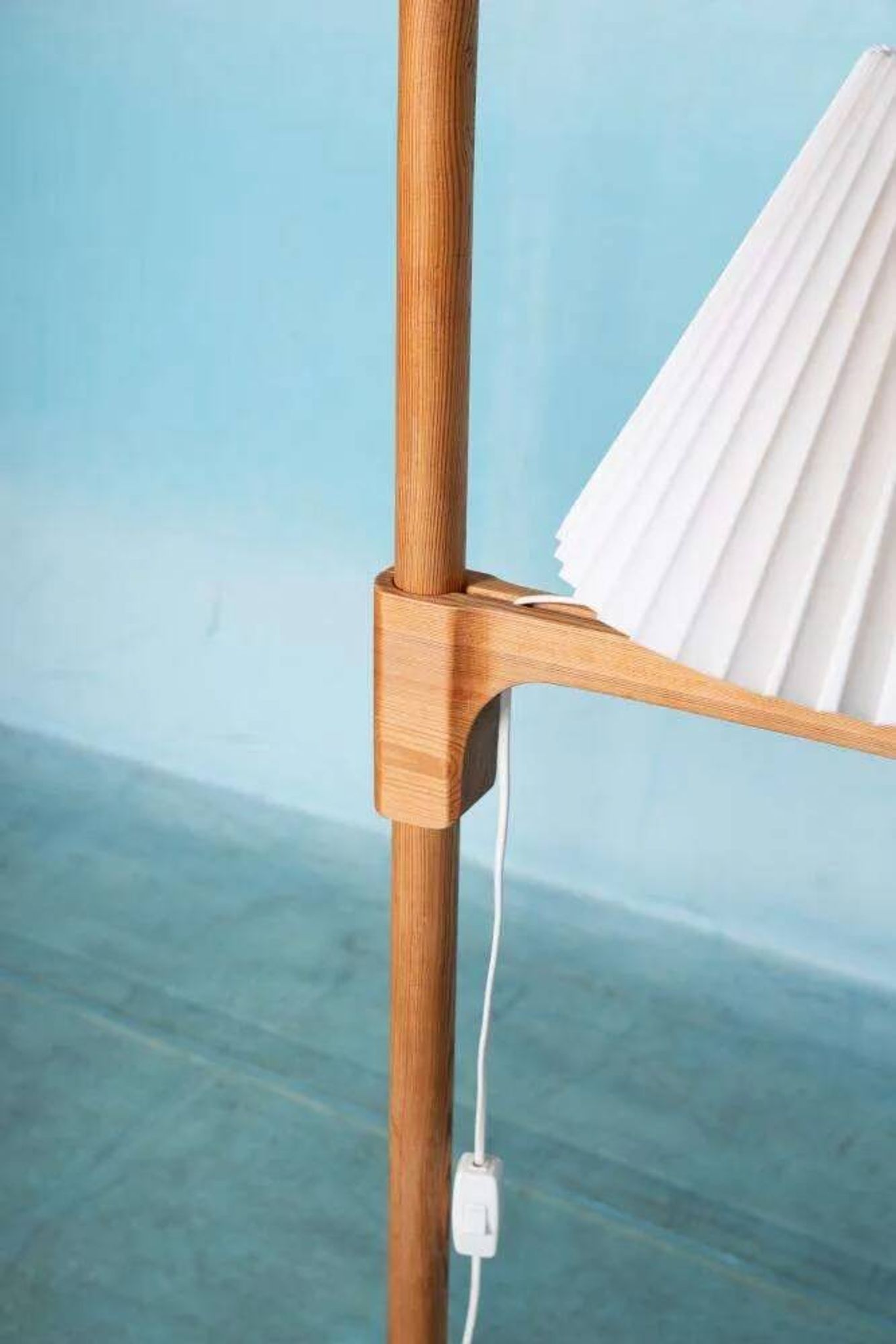 Minimalist Scandinavian floor lamp Carl Malmsten in pine, Sweden