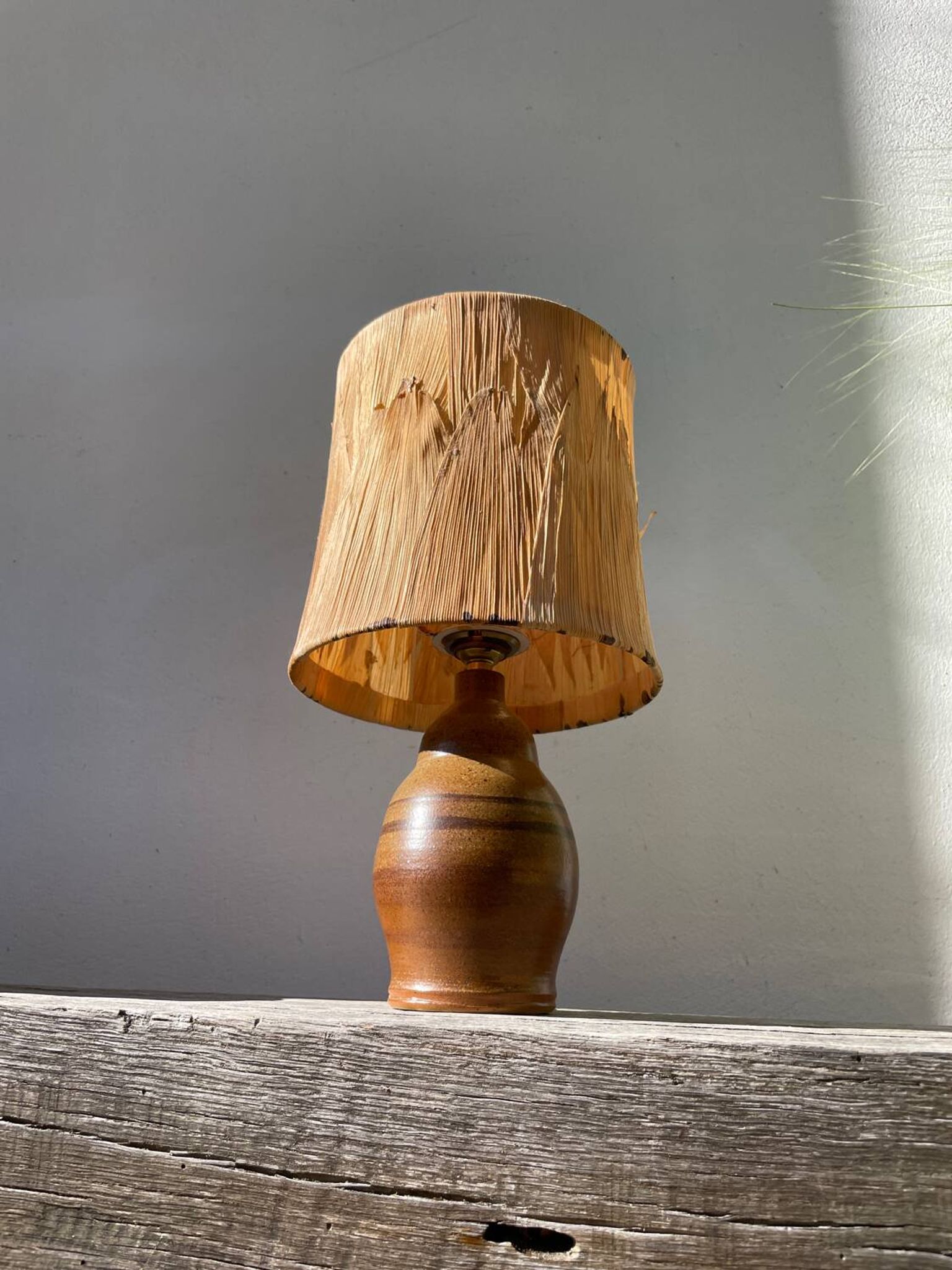 Lampe en céramique marron 1970 et abat jour feuillage