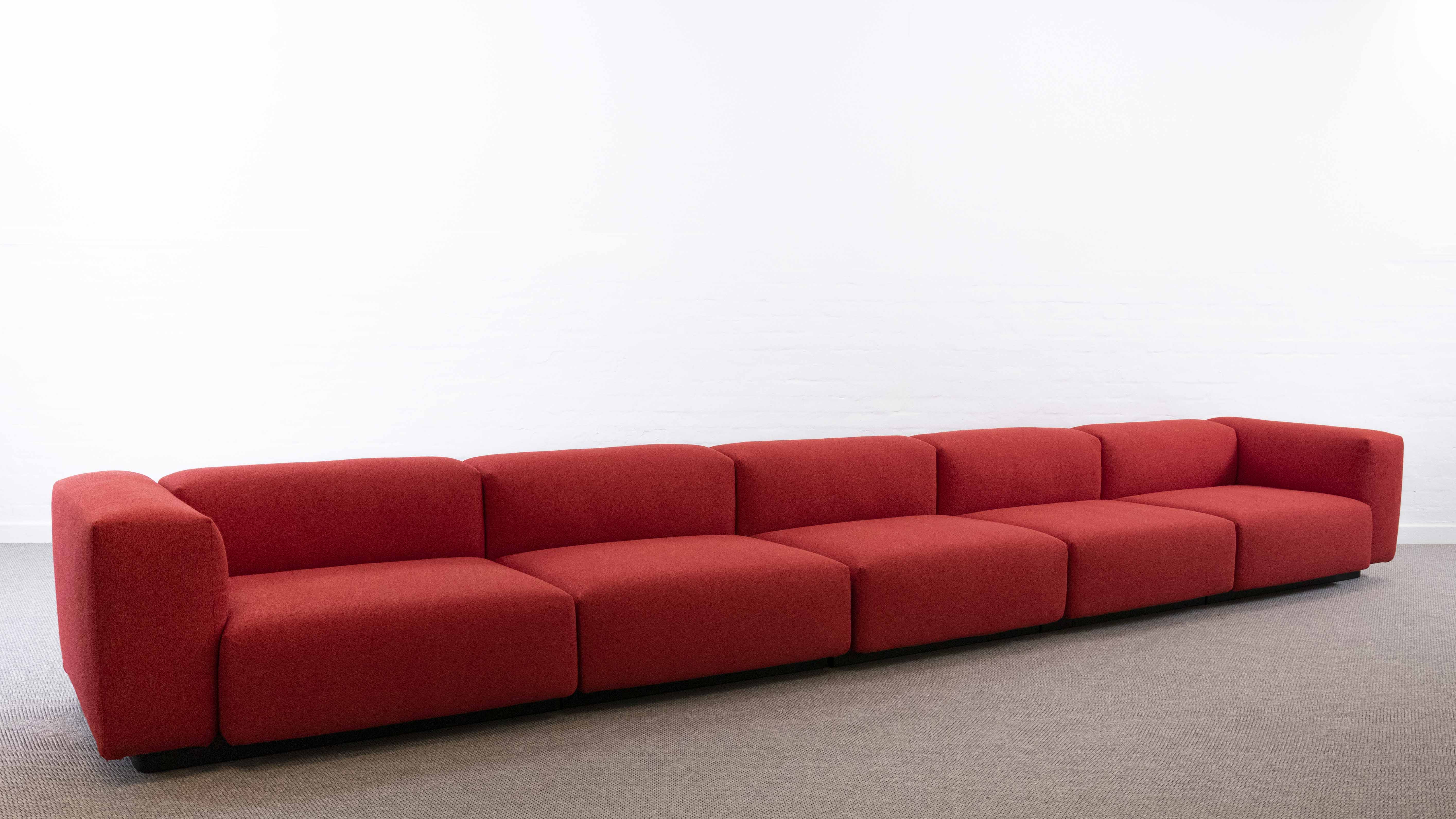 Vitra modular soft 5-seat sofa by Jasper Morrison in red Fabric
