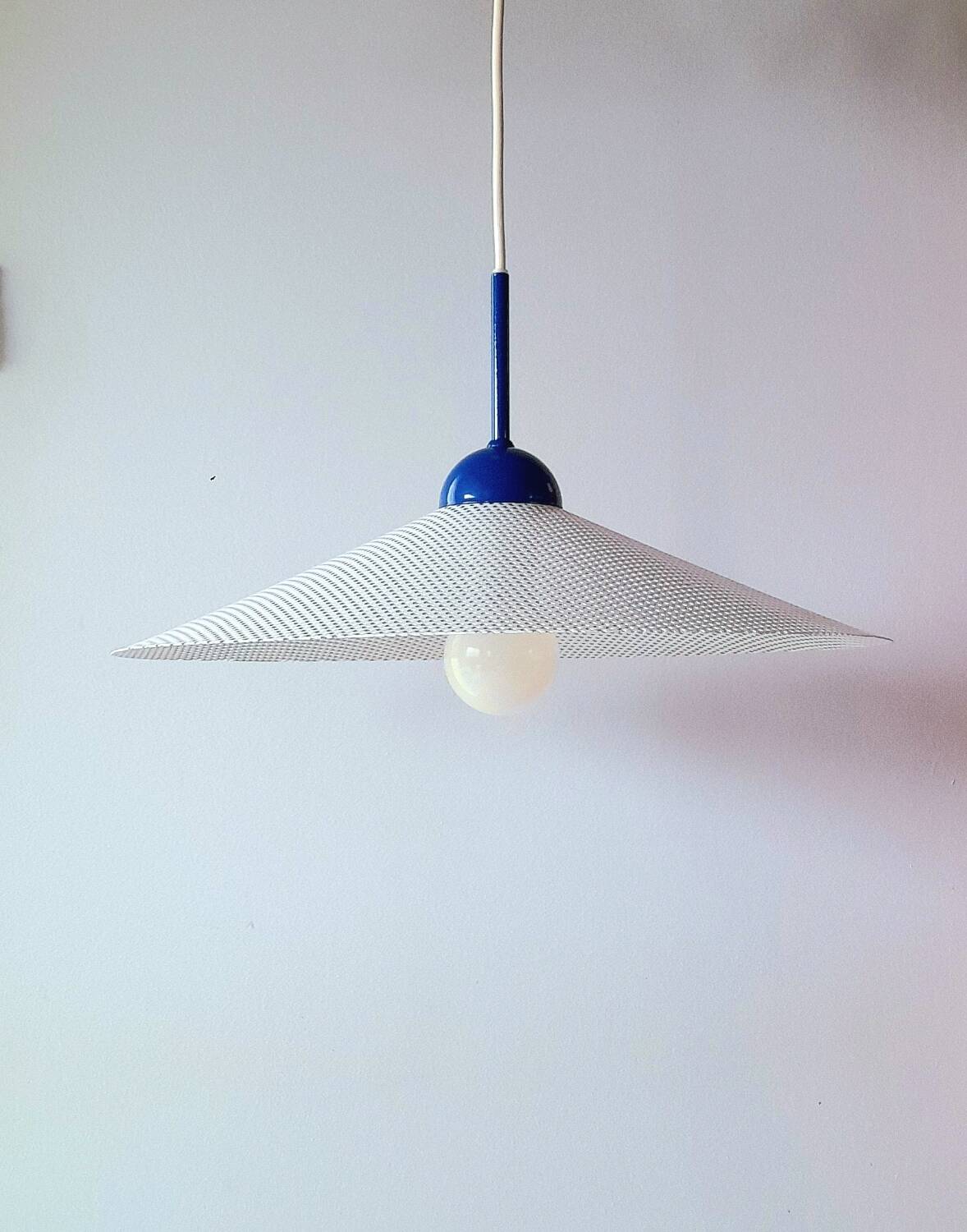 Suspension en métal perforé ,années 80.