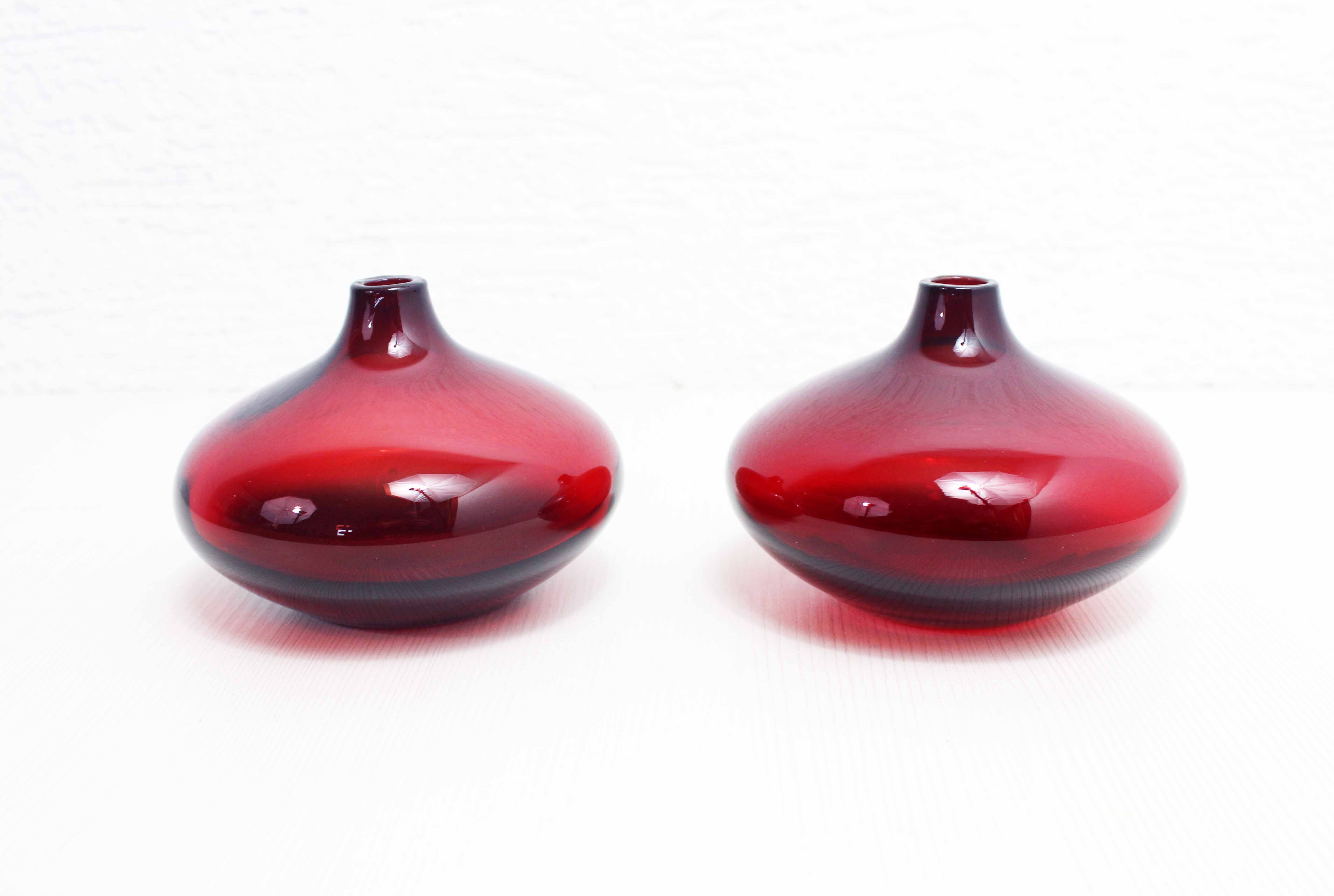 Duo of glass soliflores