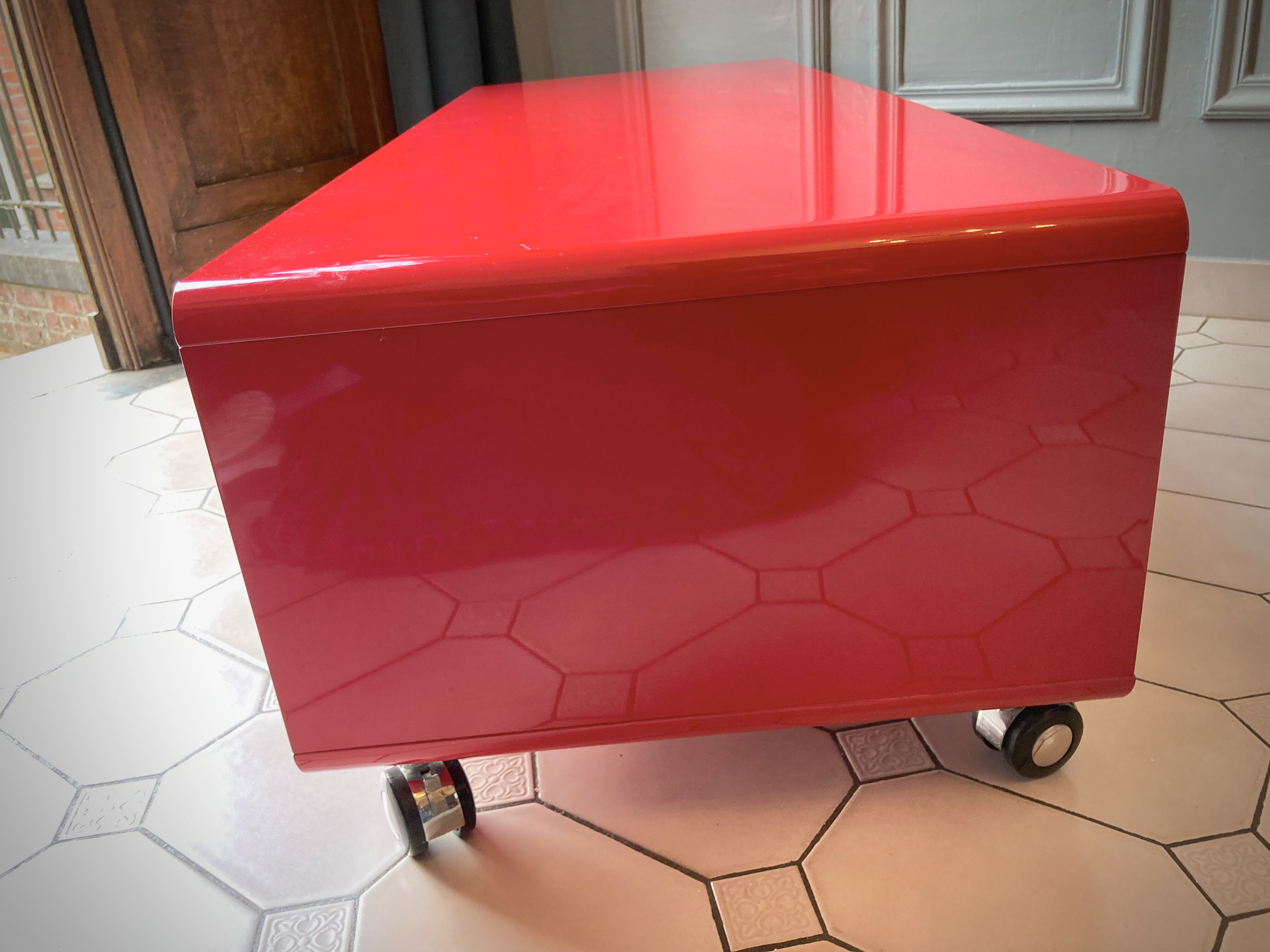Lacquered red tv cabinet
