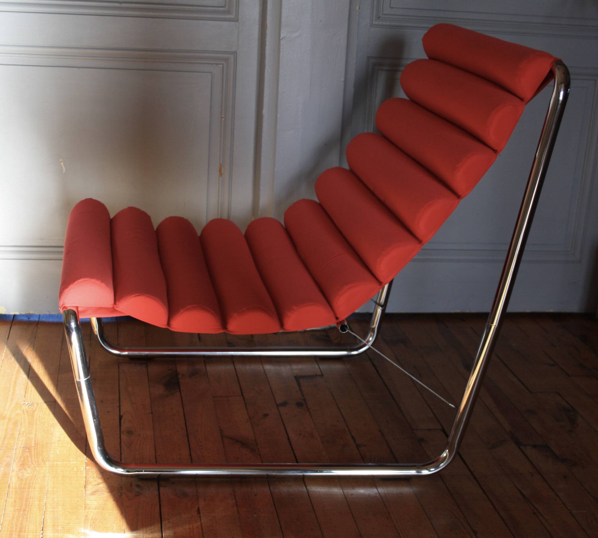 Hanging chair with boudin seat