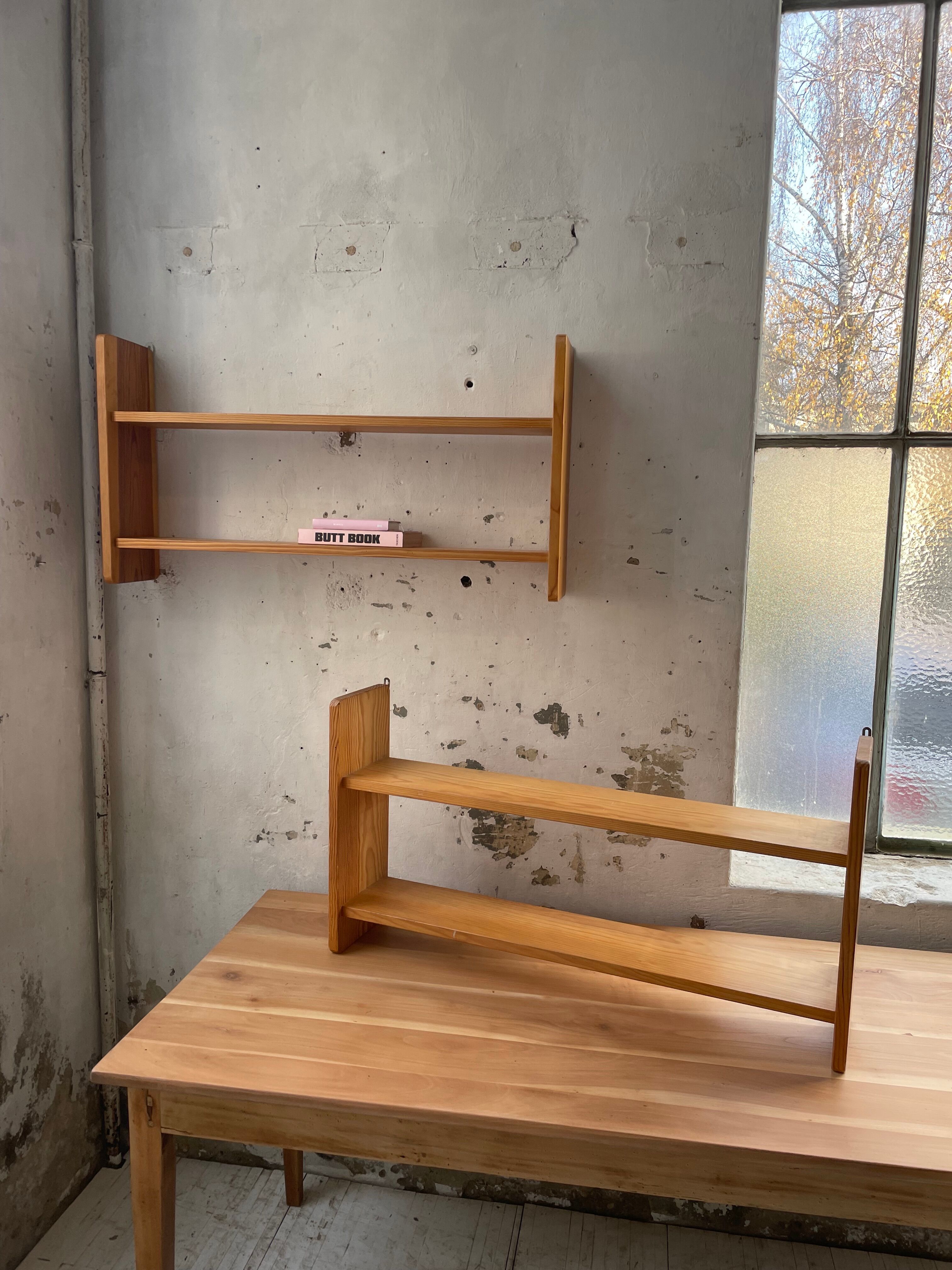 Pine Regain wall shelf