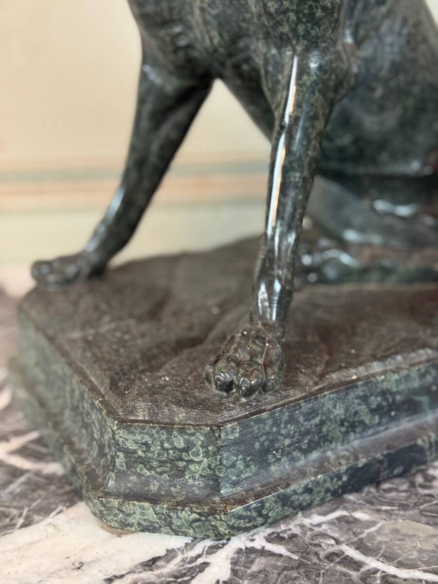 Large model of the Jennings dog in serpentine marble, memento of the Grand Tour, 19th century.