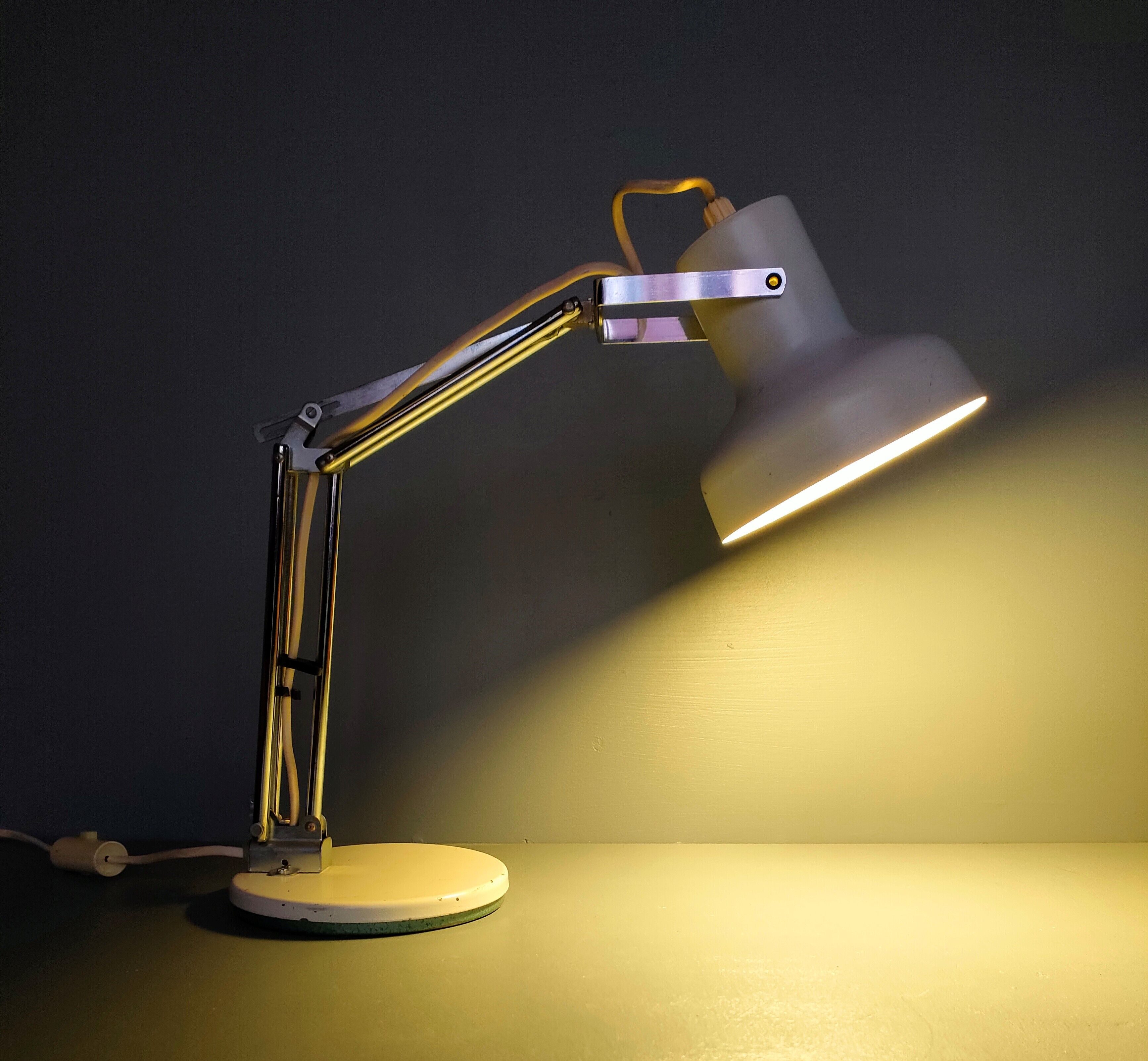 Articulated metal desk lamp from the 1950s/1960s