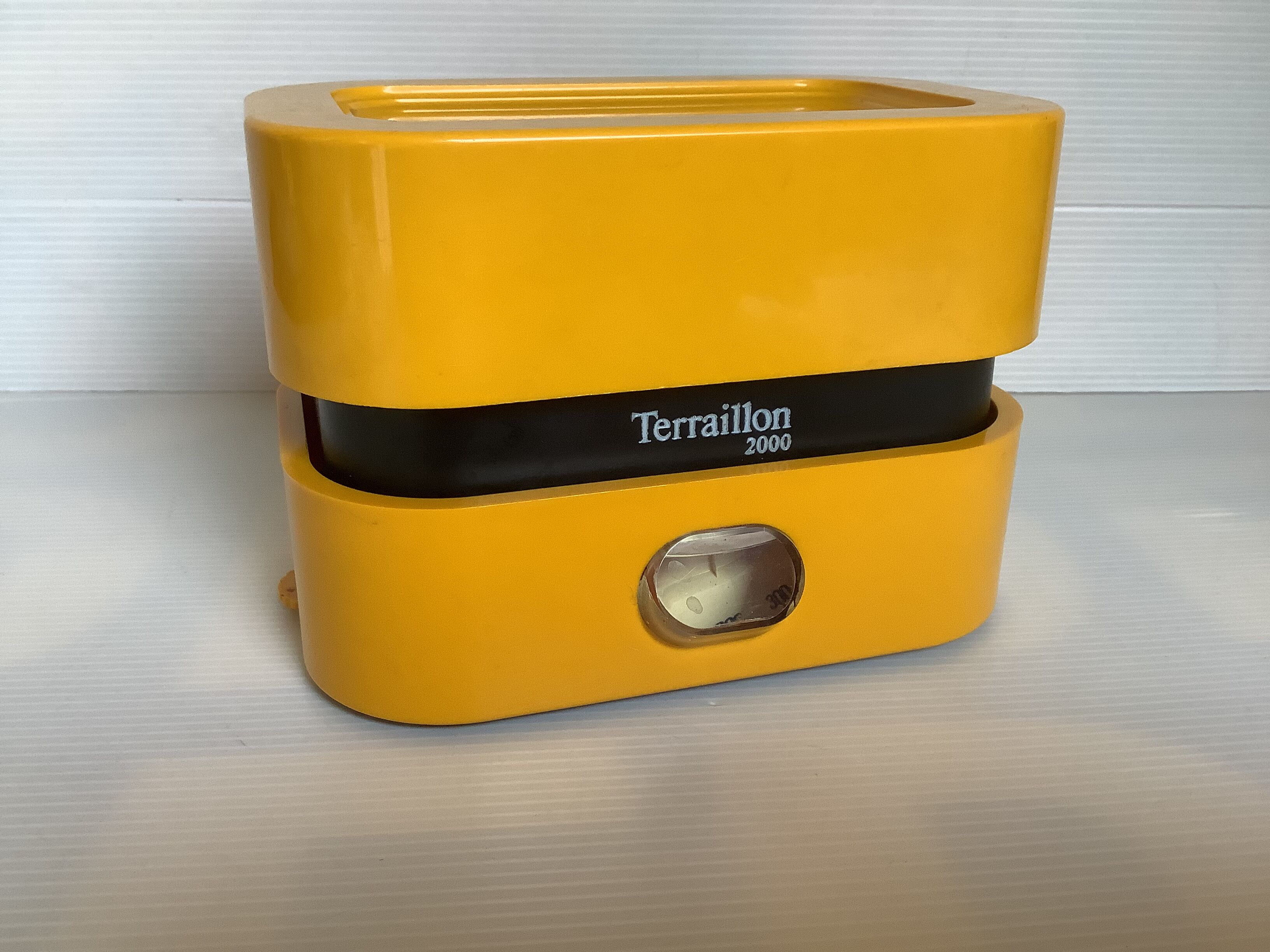 Old yellow scale terraillon 2000