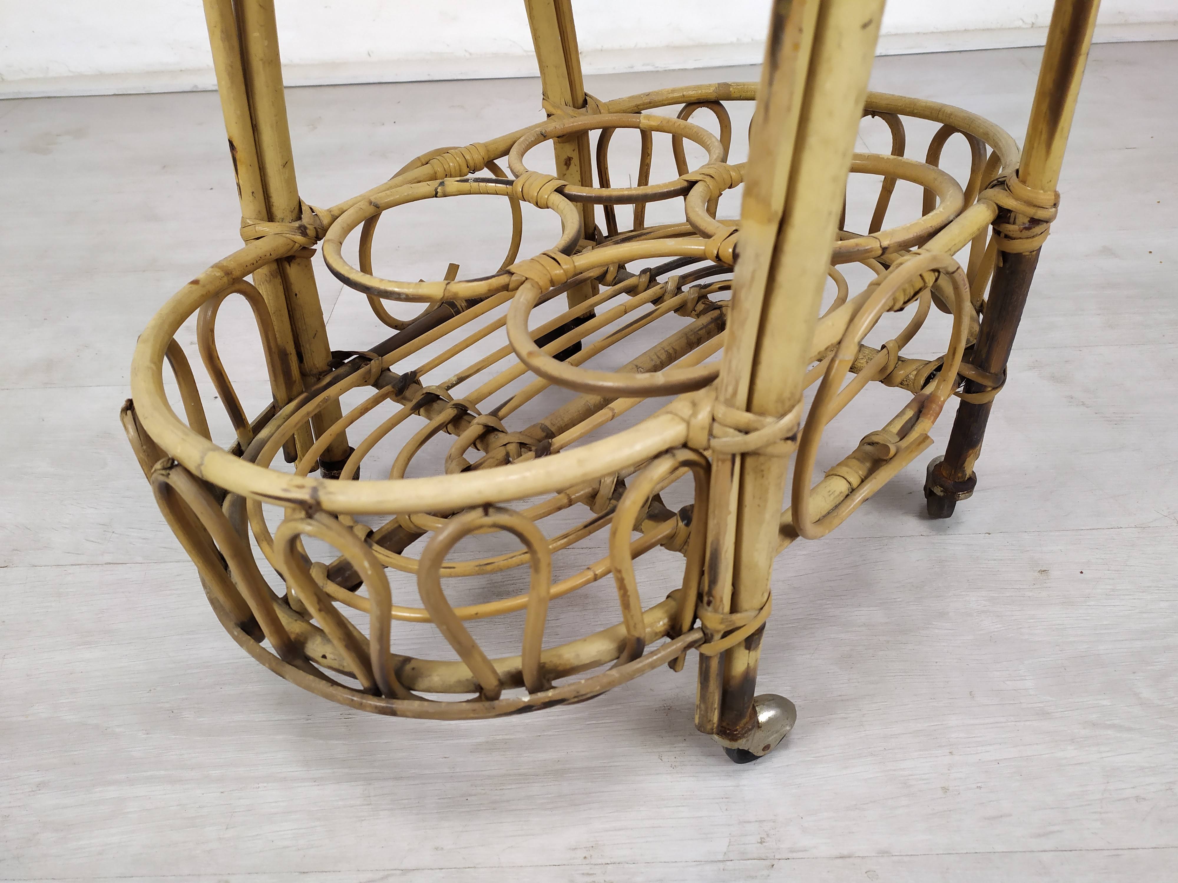 Rattan bar service