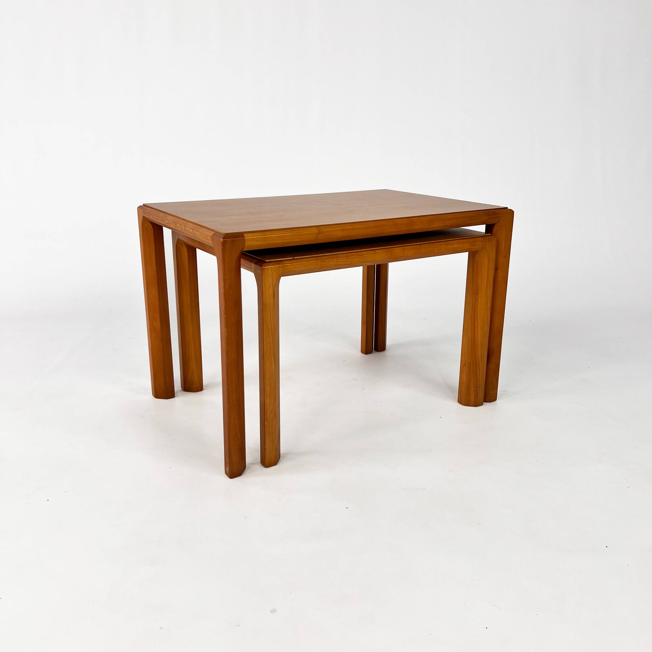 Tables d'appoint anthroposophiques en bois de cerisier, années 1970