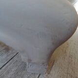 Console, table en noyer avec rallonges à rabats, piètement patiné gris.