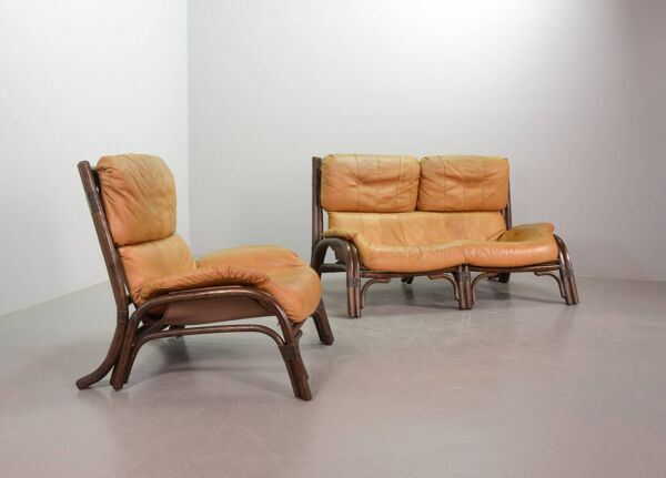 Fauteuil de salon brutaliste en bambou courbé avec revêtement en cuir caramel, années 60