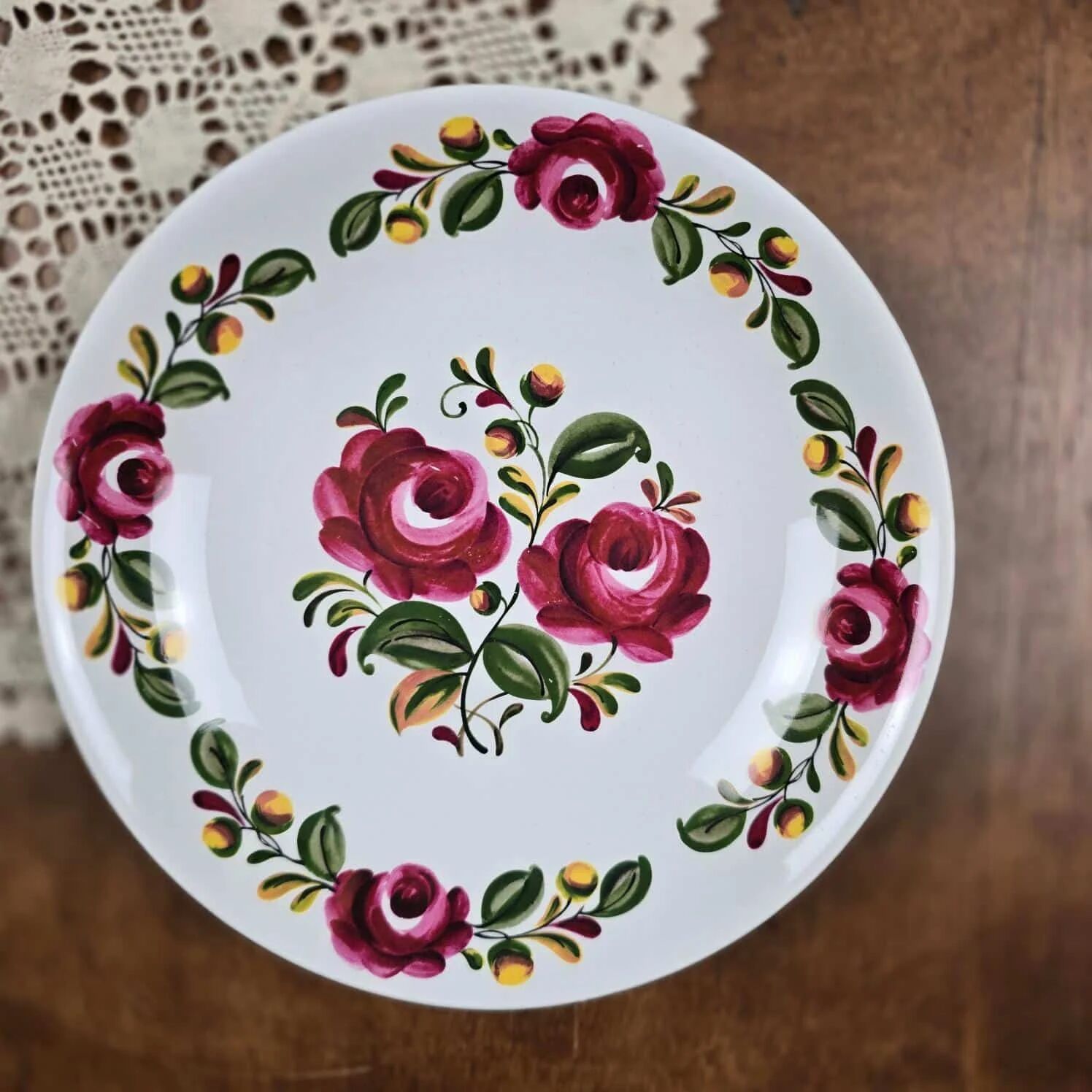 Ensemble de 12 assiettes creuses Moulin des Loups Ottawa – Fleurs bordeaux