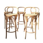 Ensemble de 5 tabourets style Thonet en bois courbé et paille de Vienne des années 70.